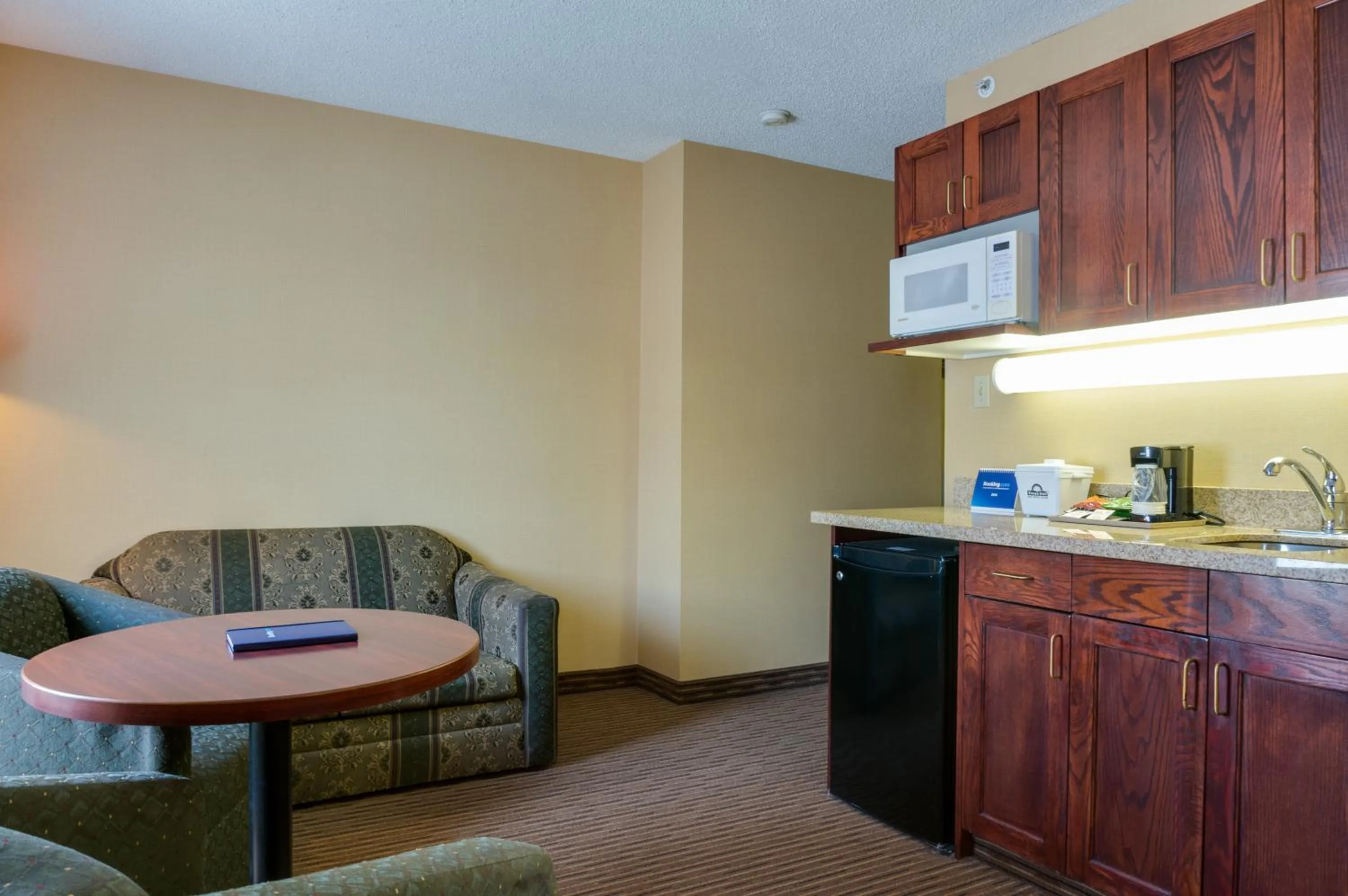 Kitchen or kitchenette in Days Inn by Wyndham Calgary South