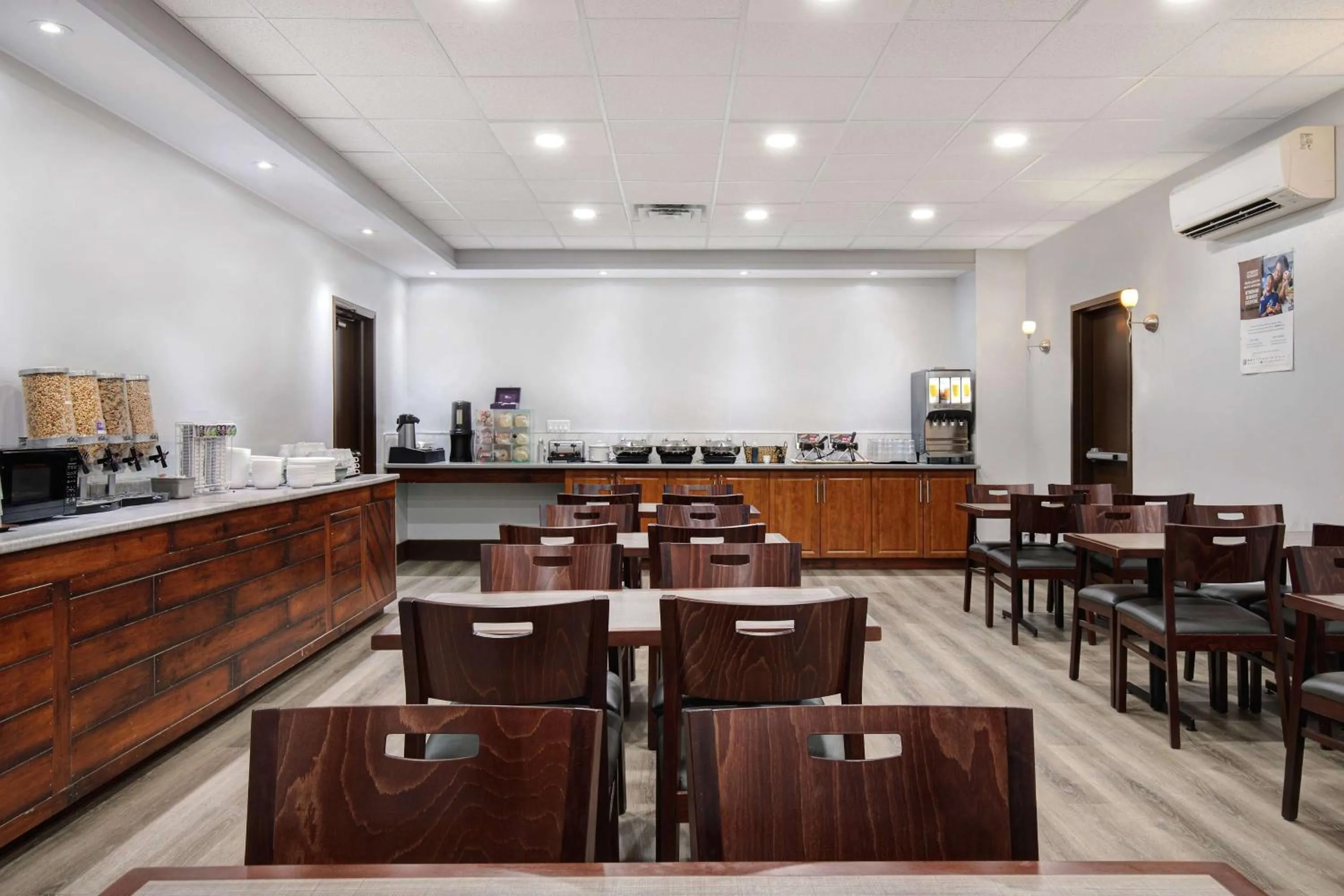 Restaurant/places to eat in Days Inn by Wyndham Calgary South