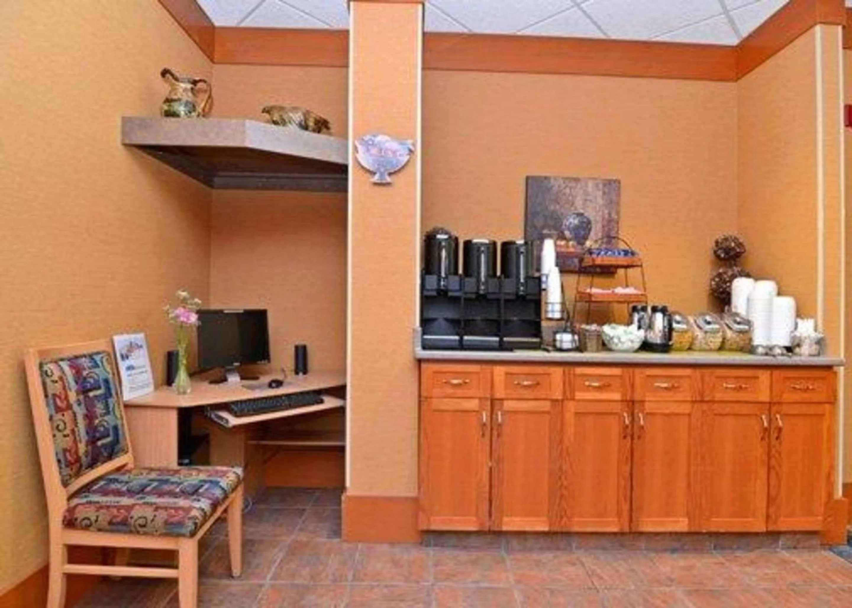 Business facilities in Econo Lodge Inn & Suites University