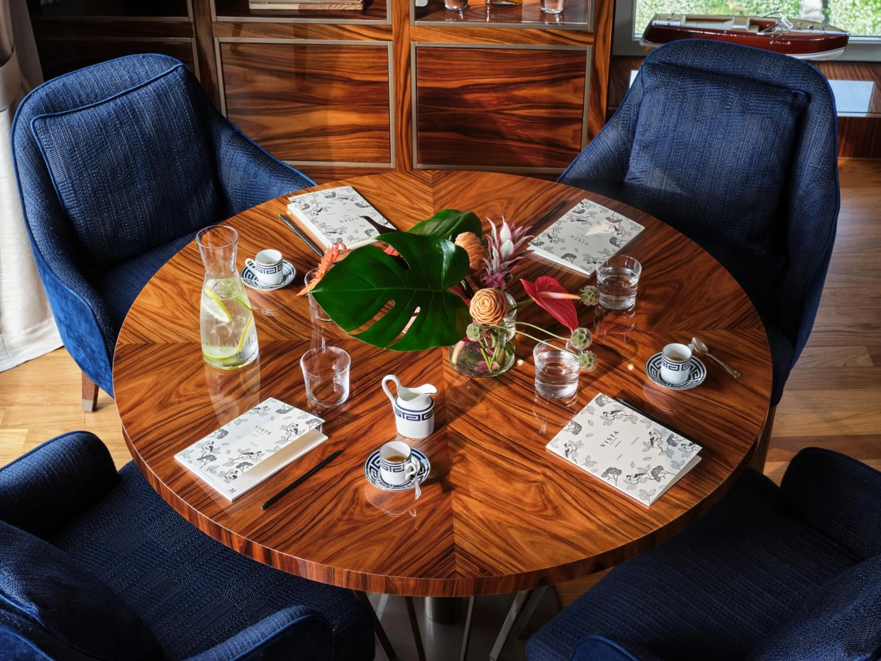 Library in VISTA Lago di Como