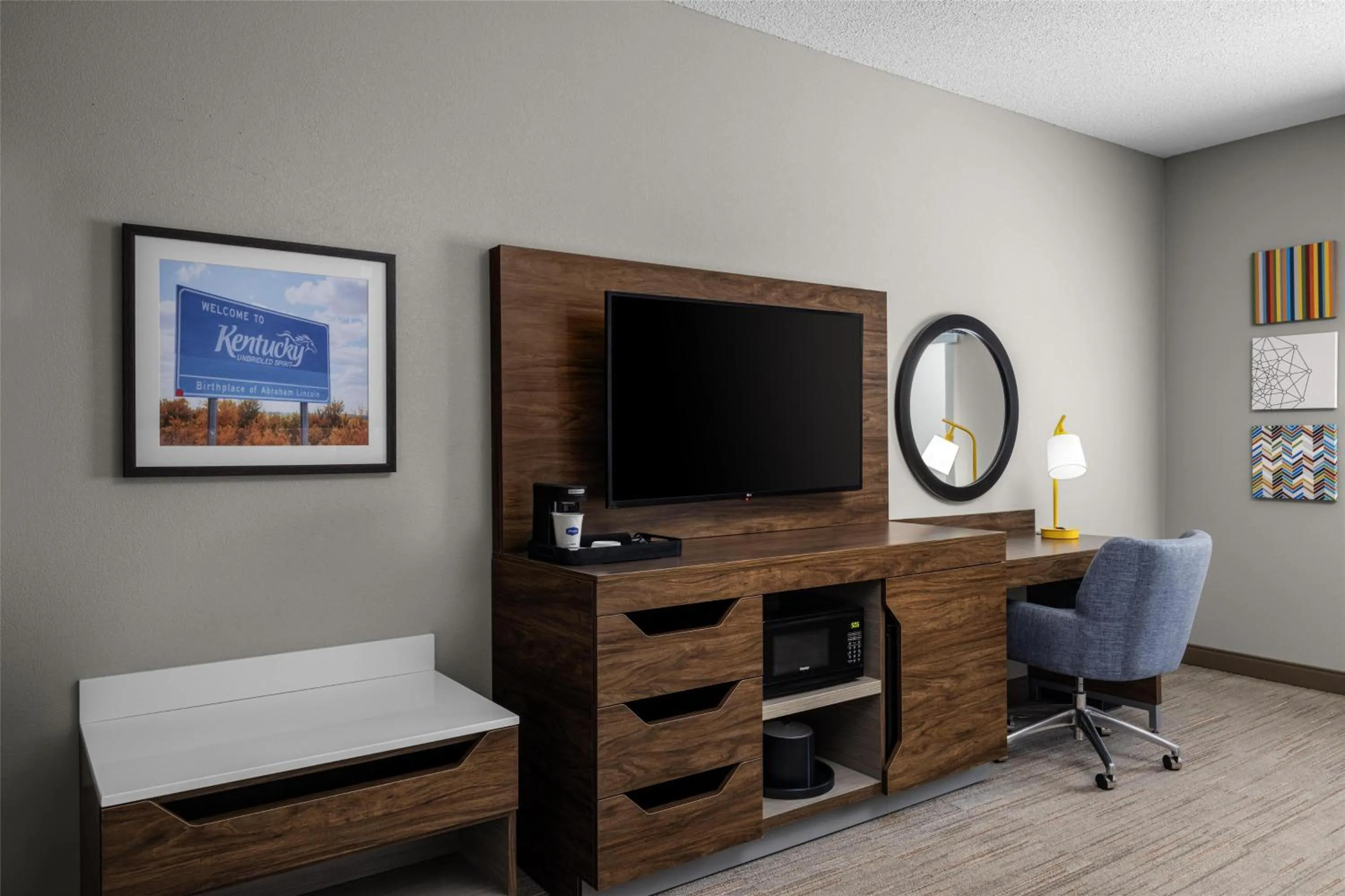 Bedroom in Hampton Inn Williamsburg