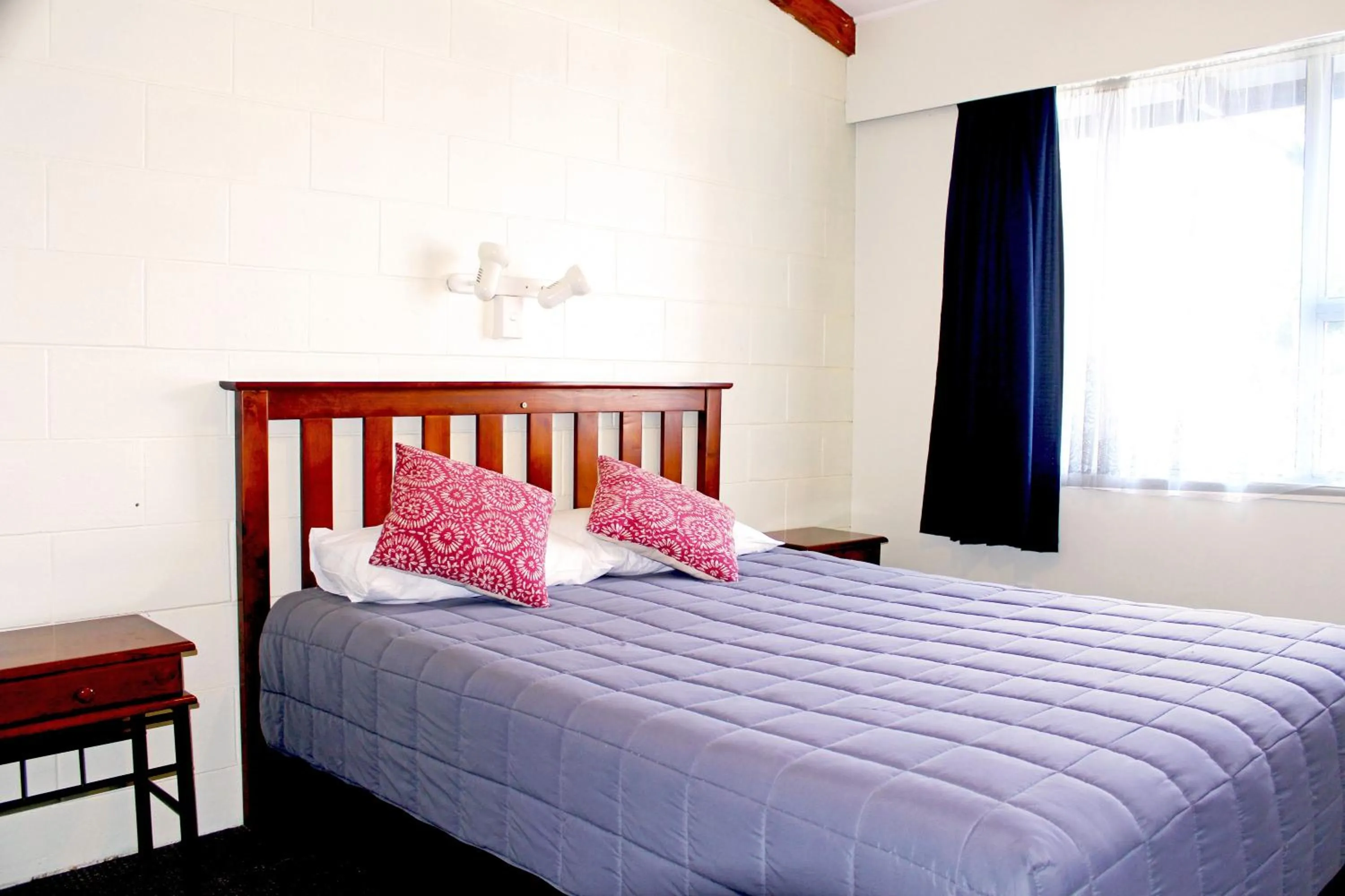 Photo of the whole room, Bed in Fairy Springs Motel