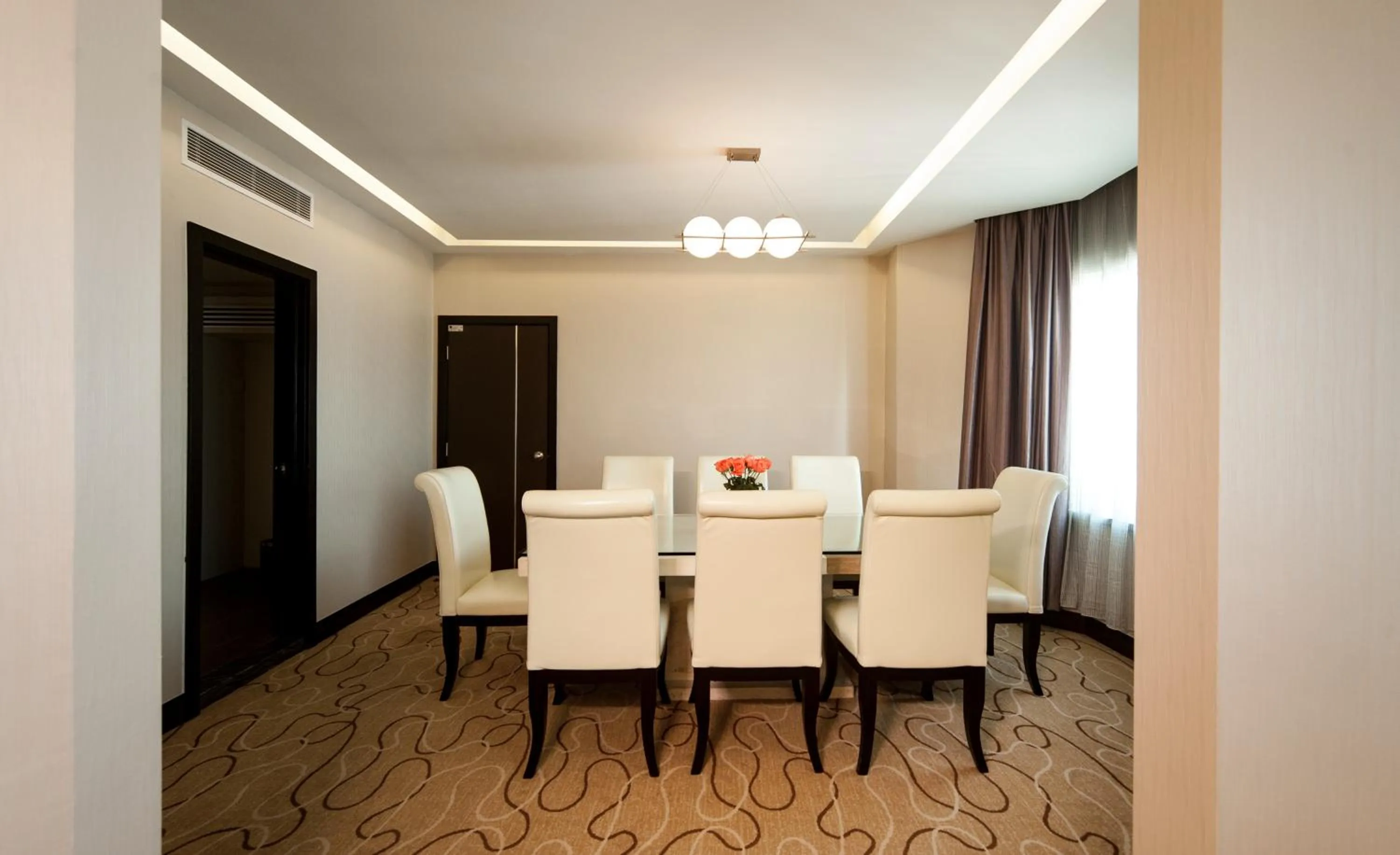 Dining area in Promenade Hotel Kota Kinabalu