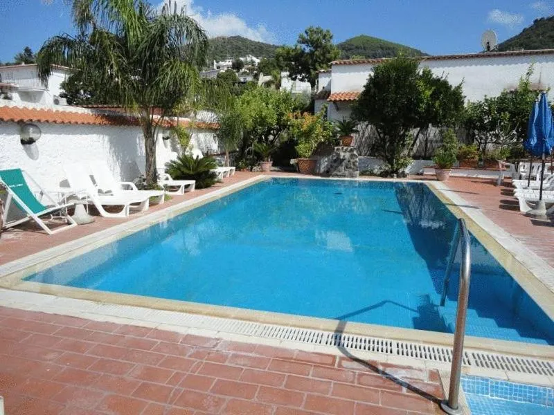 Swimming pool in Hotel Candia