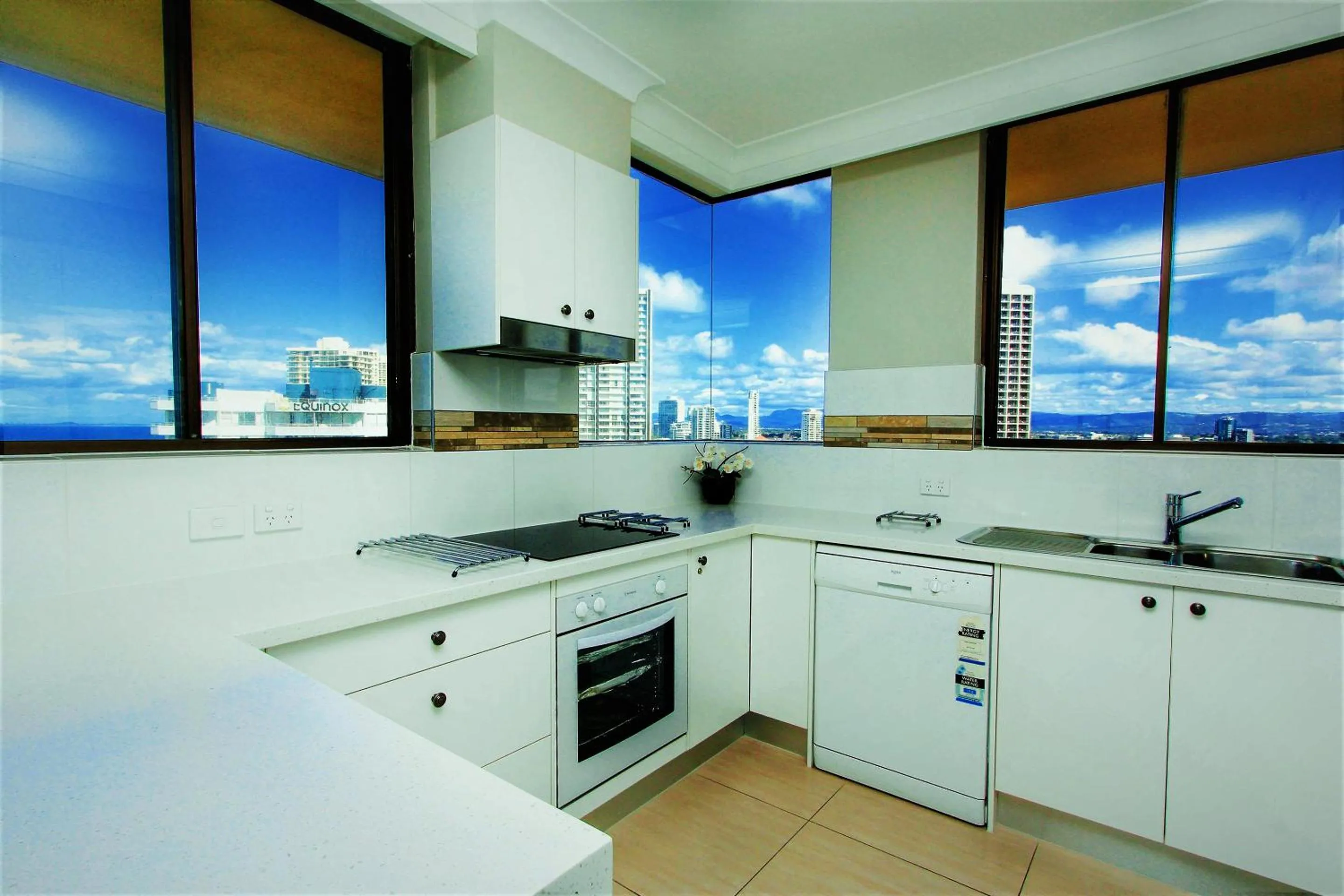 Kitchen or kitchenette in Capricorn One Beachside Holiday Apartments - Official