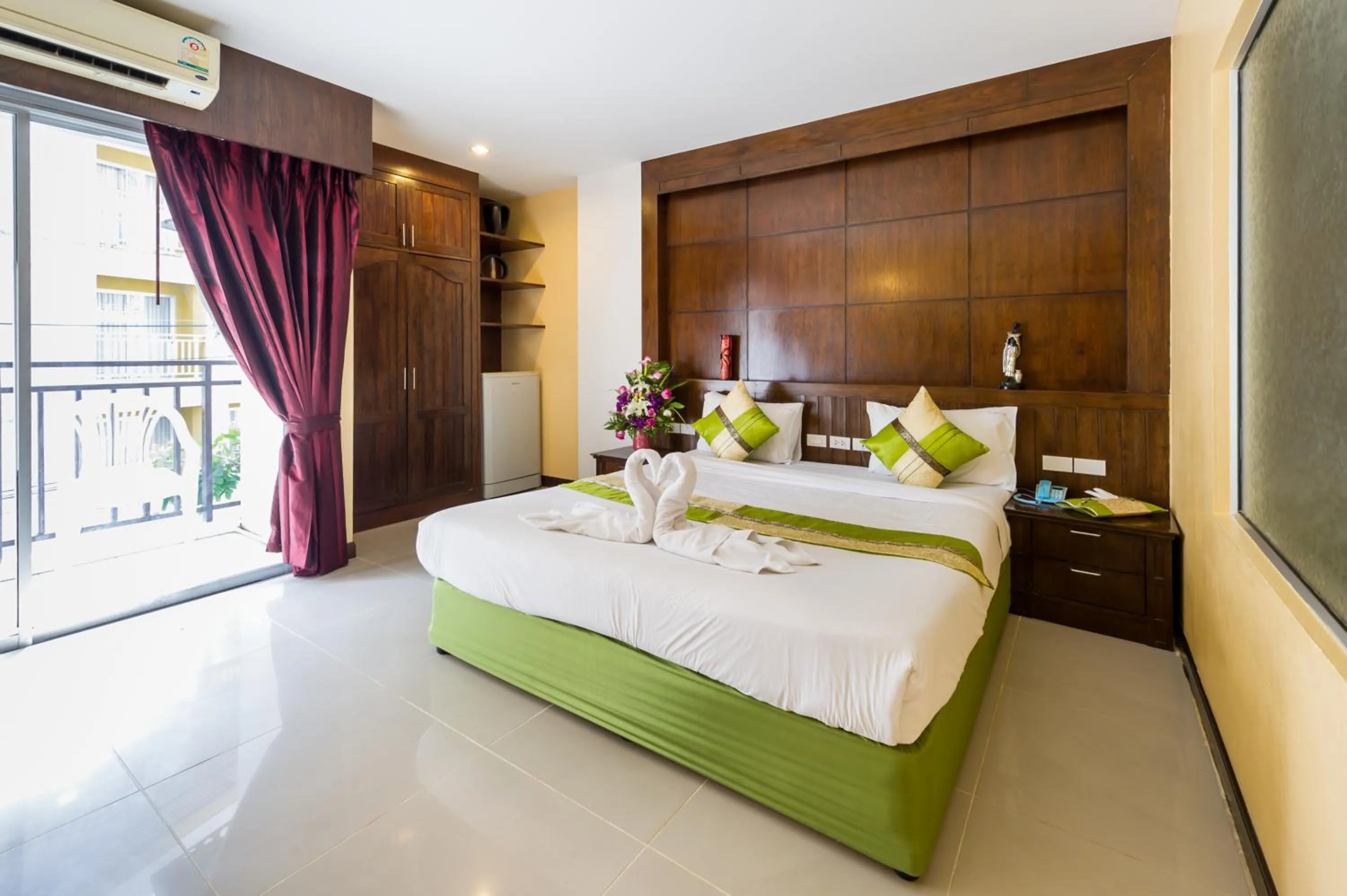 Photo of the whole room, Bed in Thai Siam