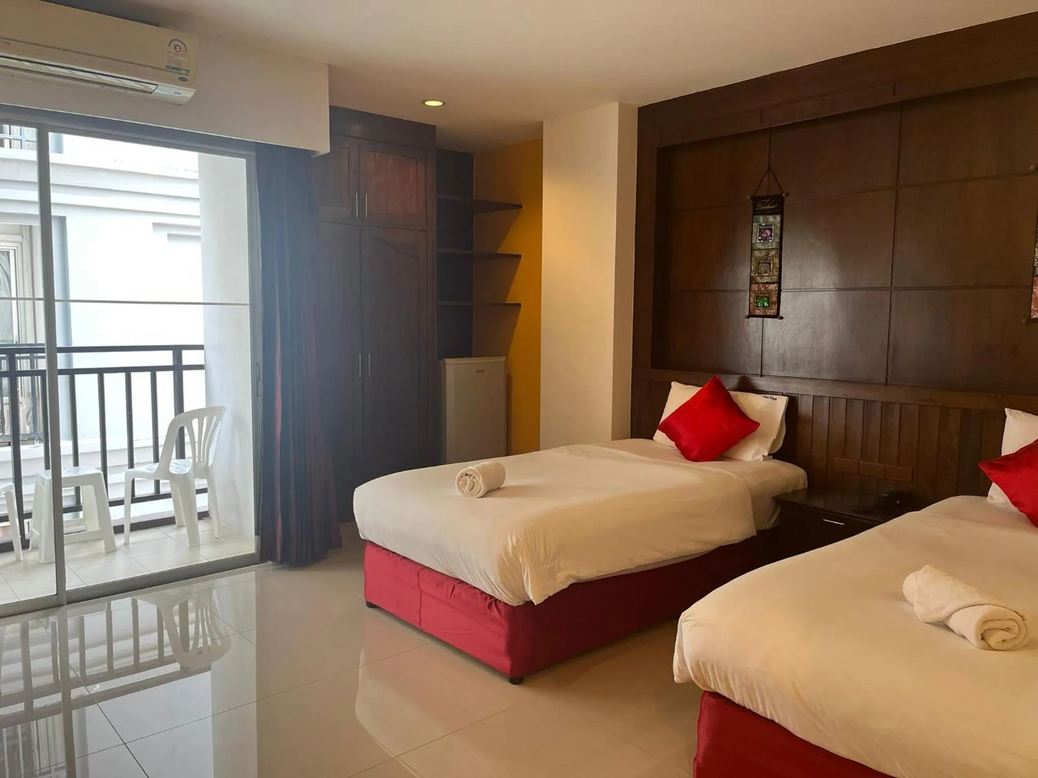 Photo of the whole room, Bed in Thai Siam