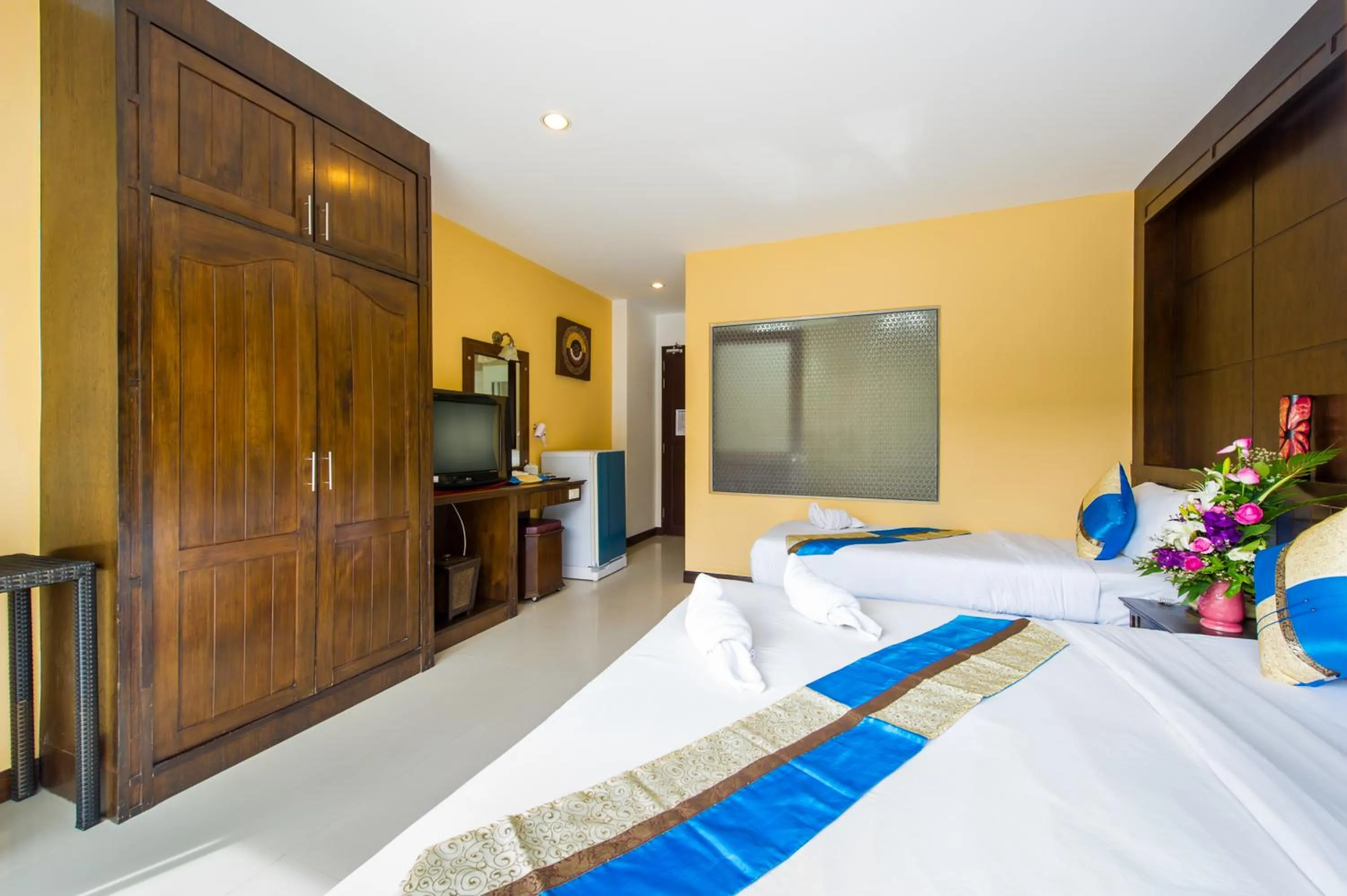 Photo of the whole room, Bed in Thai Siam