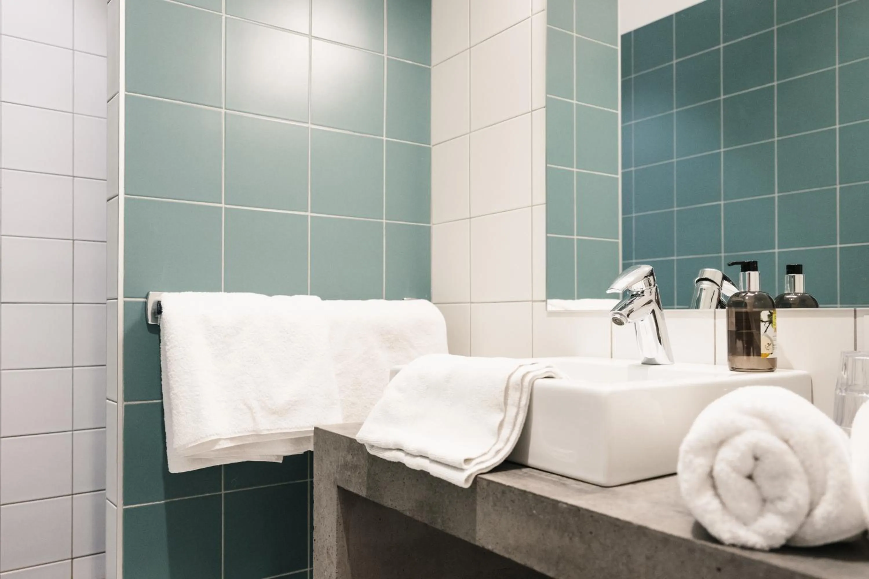 Bathroom in Urban Style HOTEL LES FLEURINES