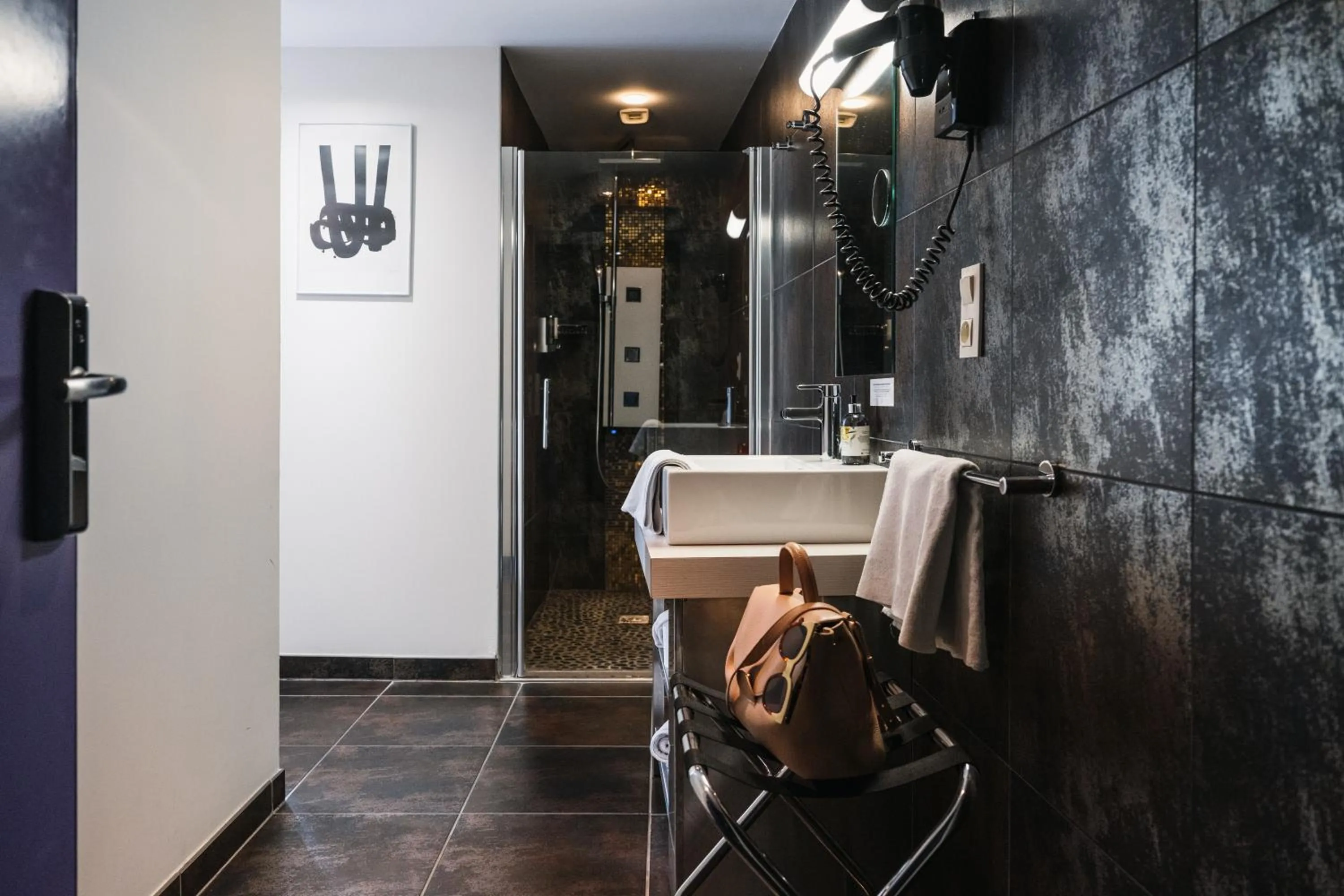 Bathroom in Urban Style HOTEL LES FLEURINES