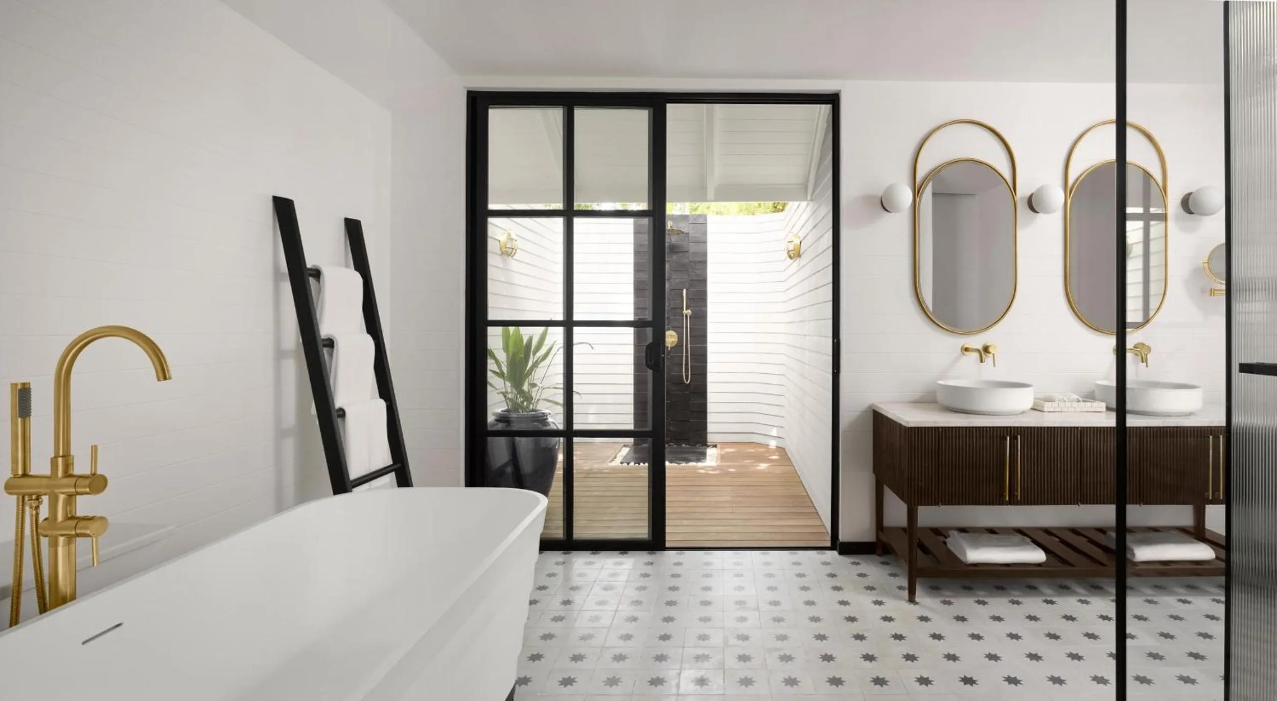Bathroom, Bed in Villa Nautica Paradise Island Resort