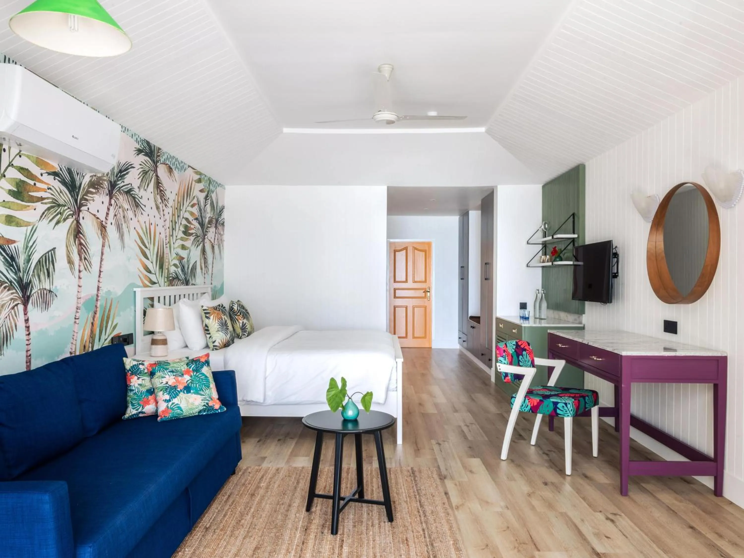 Bed in Villa Park Sun Island Resort