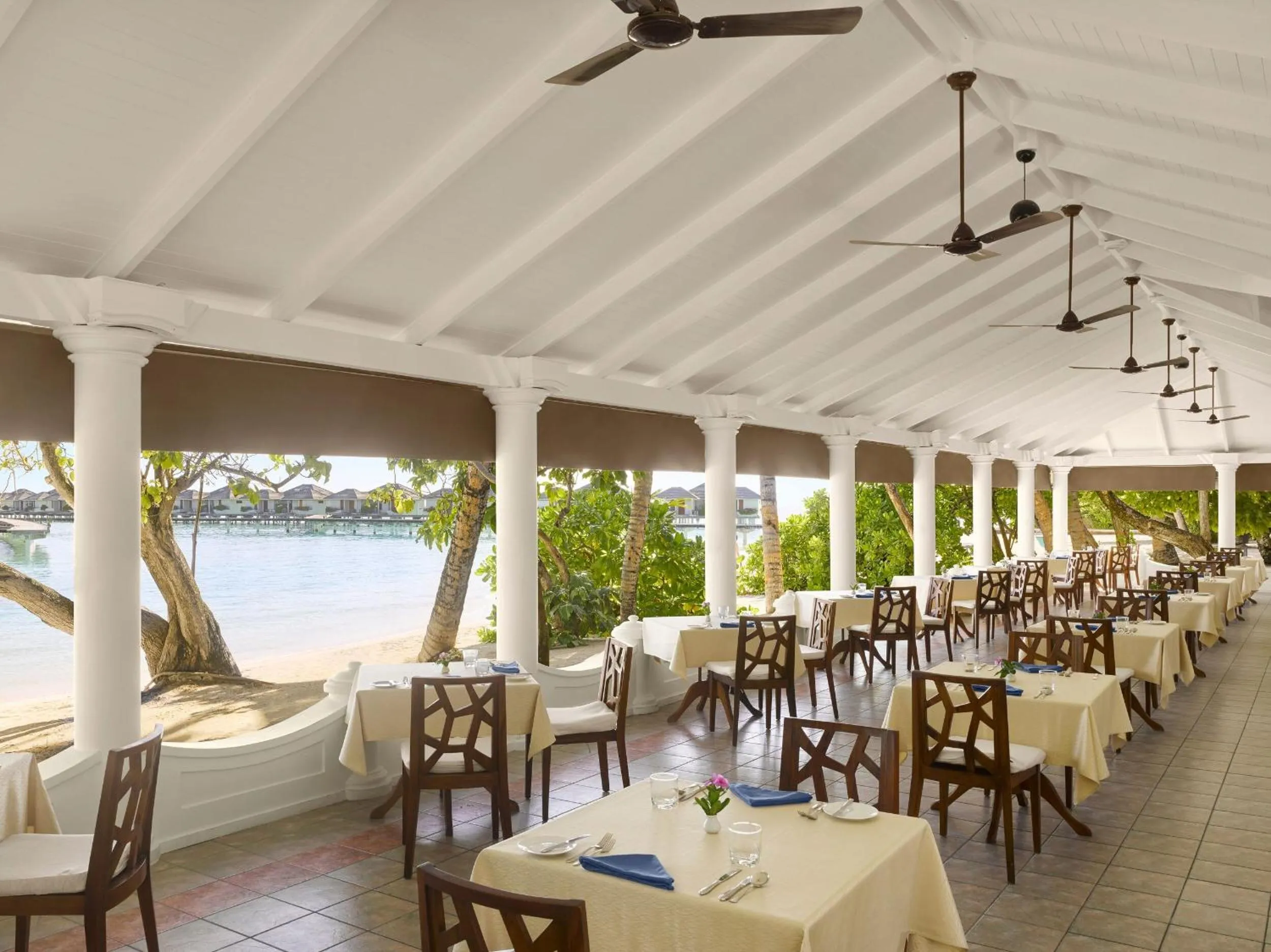 Restaurant/places to eat in Villa Park Sun Island Resort