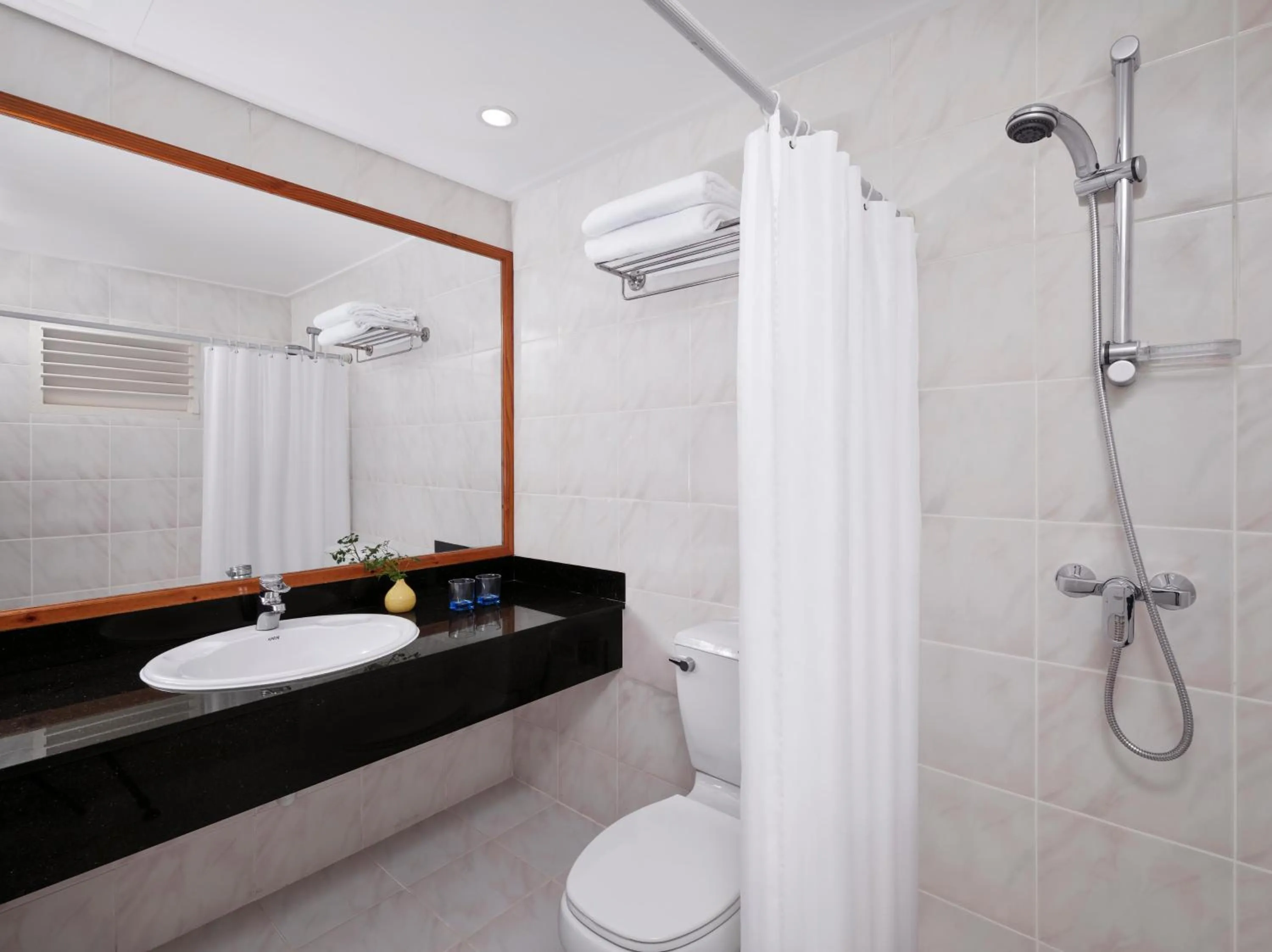 Bathroom in Villa Park Sun Island Resort