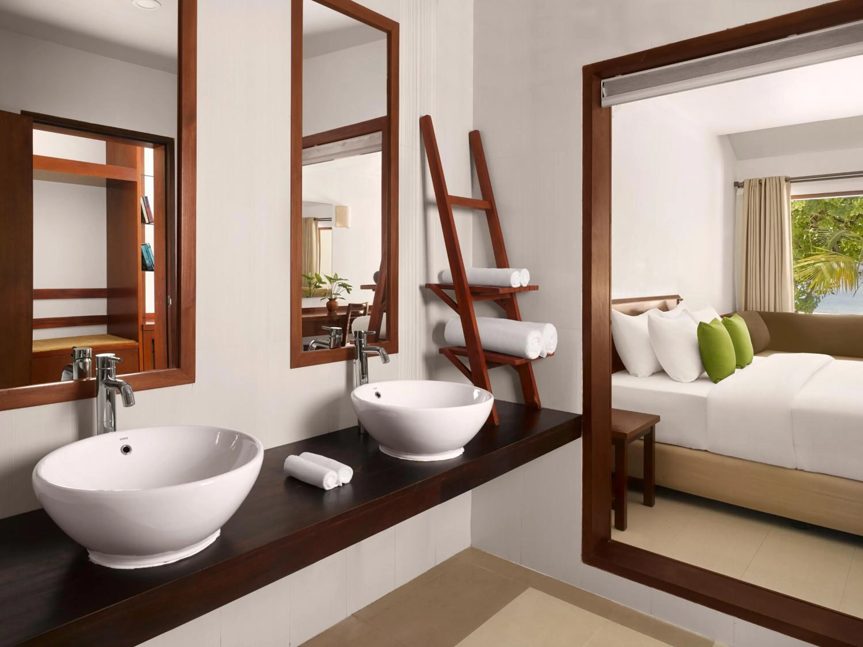 Bathroom, Bed in Villa Park Sun Island Resort