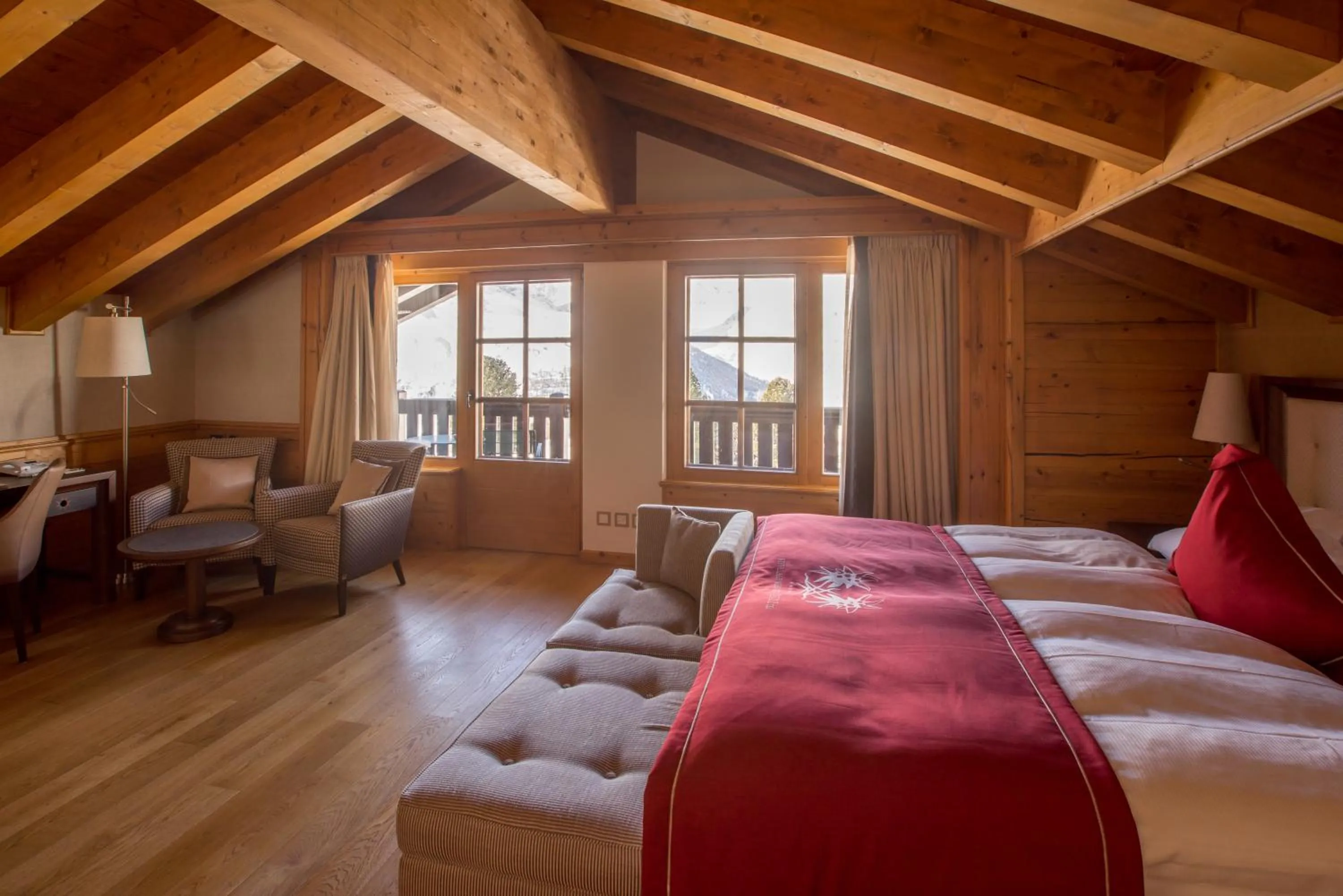 Bedroom, Bed in Riffelalp Resort 2222m Ski-in & Ski-out