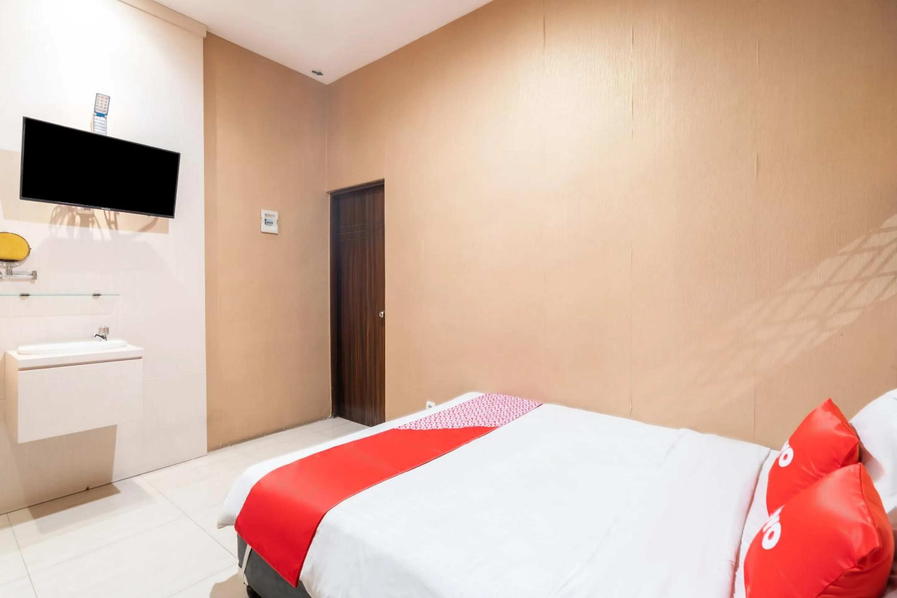 Bedroom, Bed in Flagship 91863 Metro House