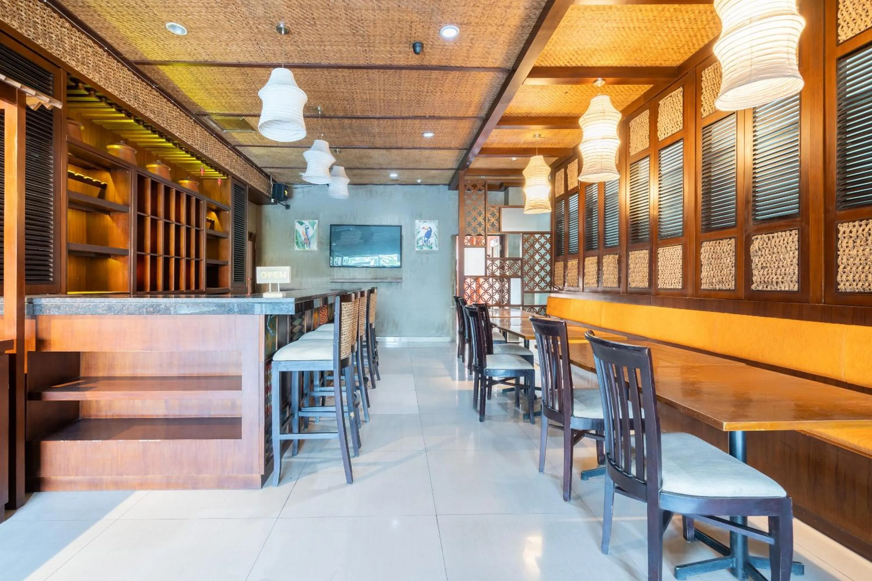 Restaurant/places to eat in Flagship 91863 Metro House