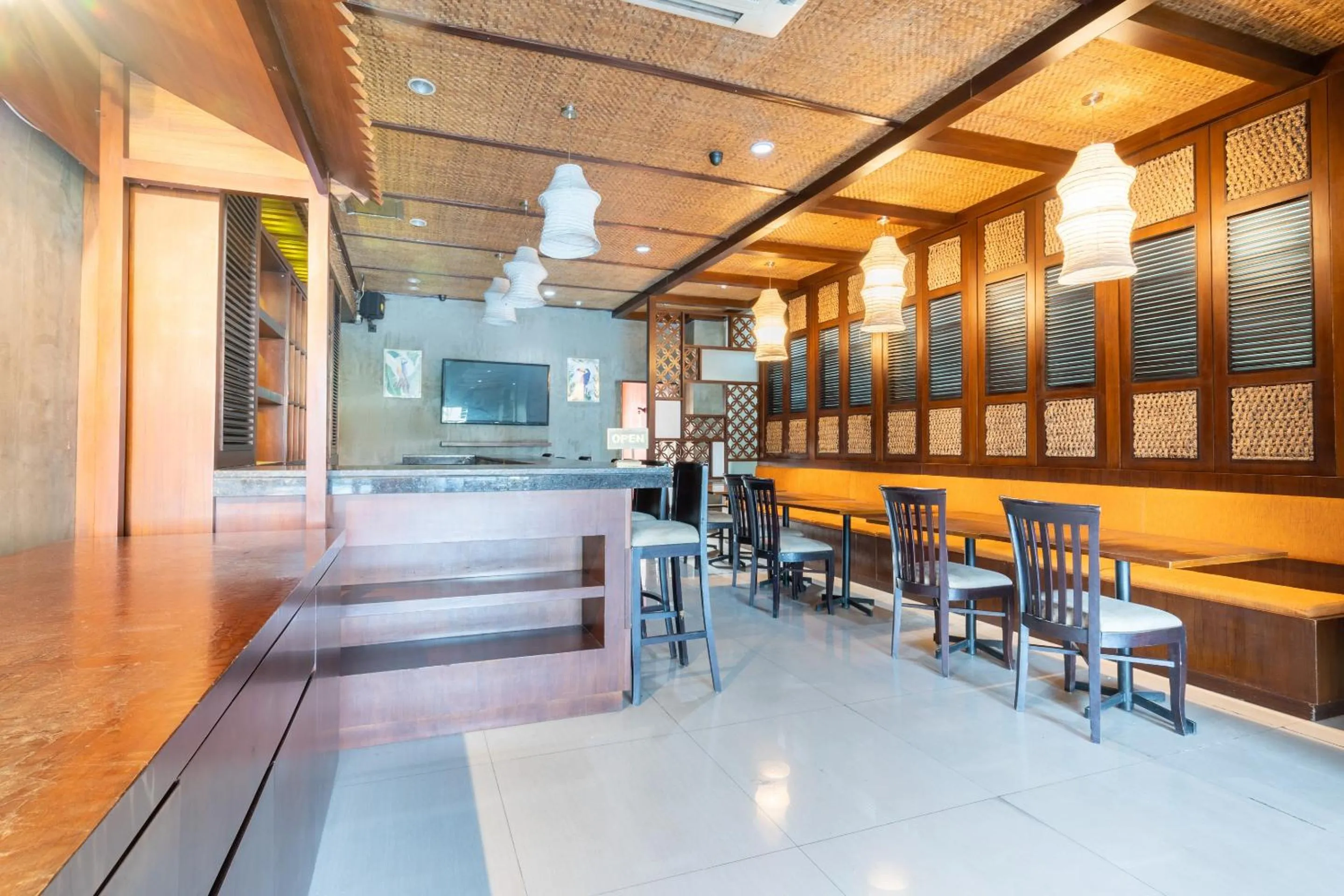 Restaurant/places to eat in Flagship 91863 Metro House