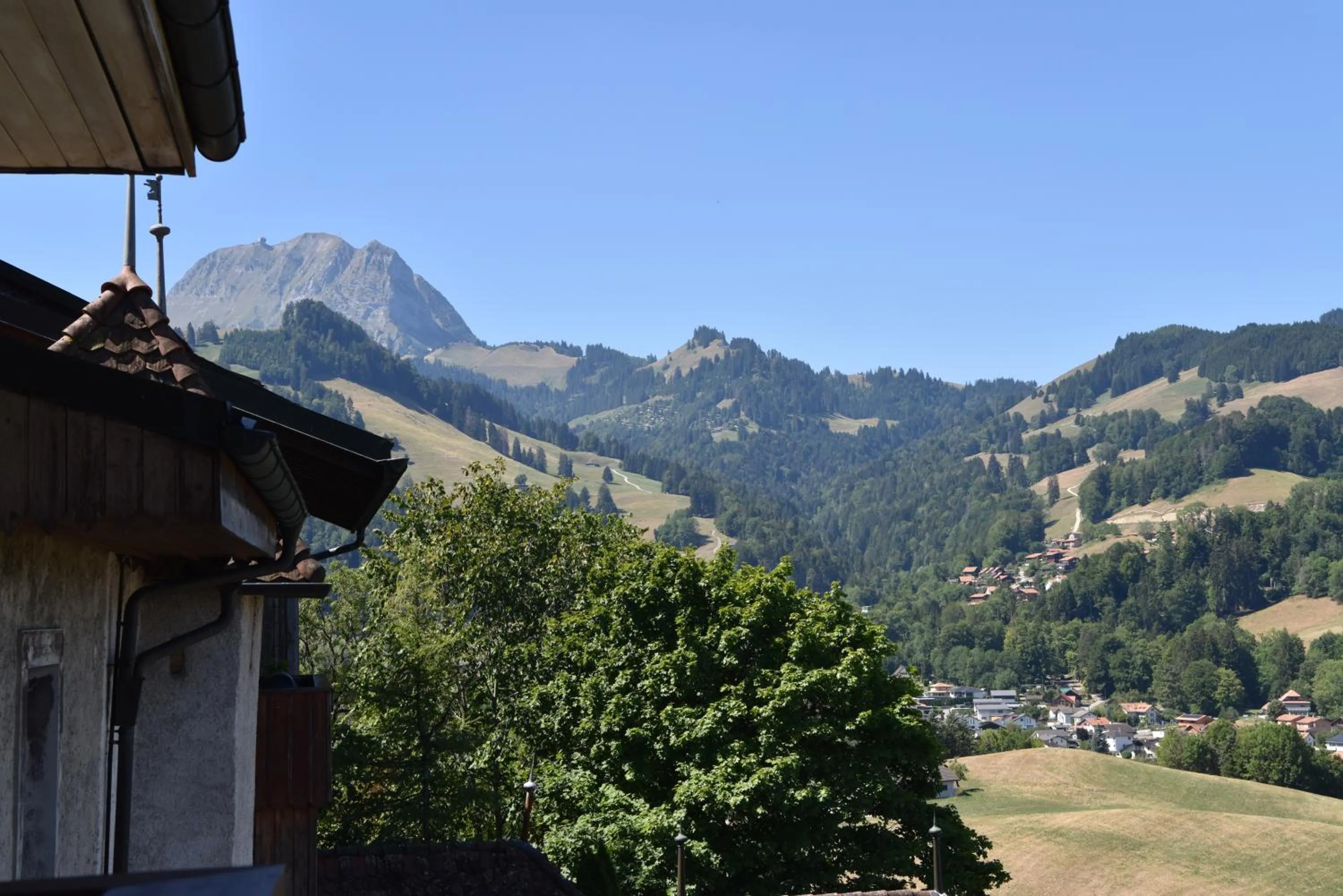 Mountain view in Hôtel de Ville