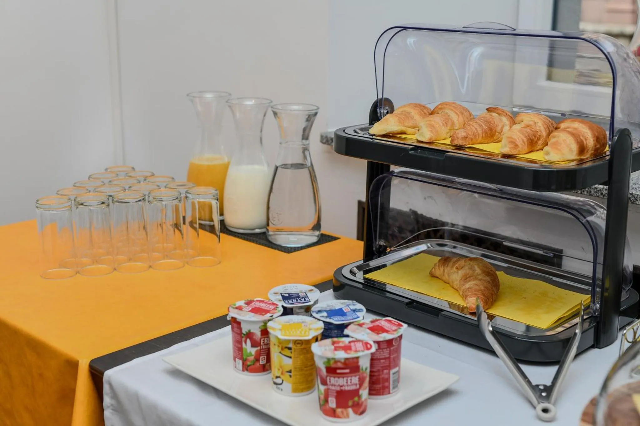 Breakfast in Hotel de France