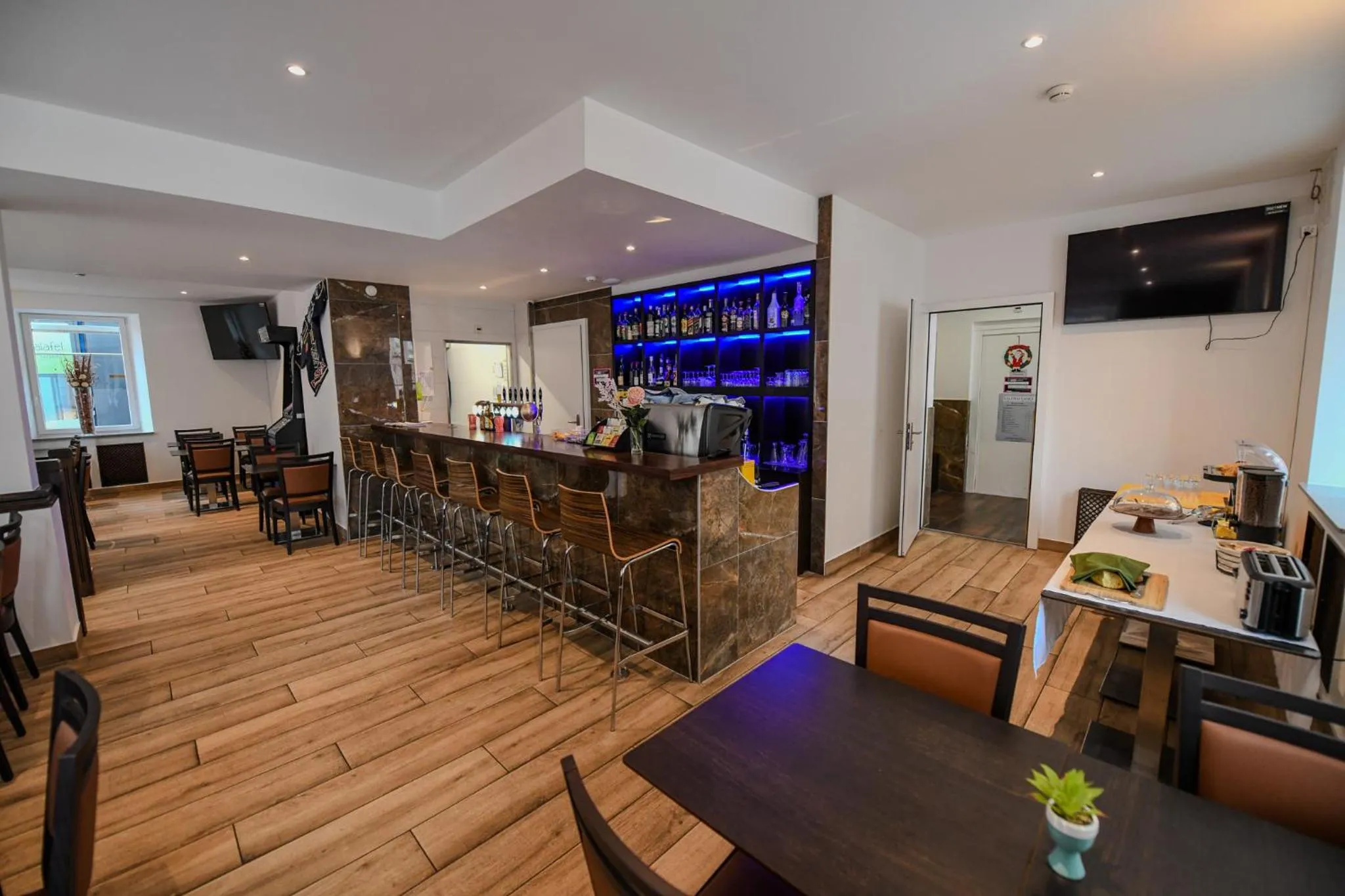 Property building in Hotel de France