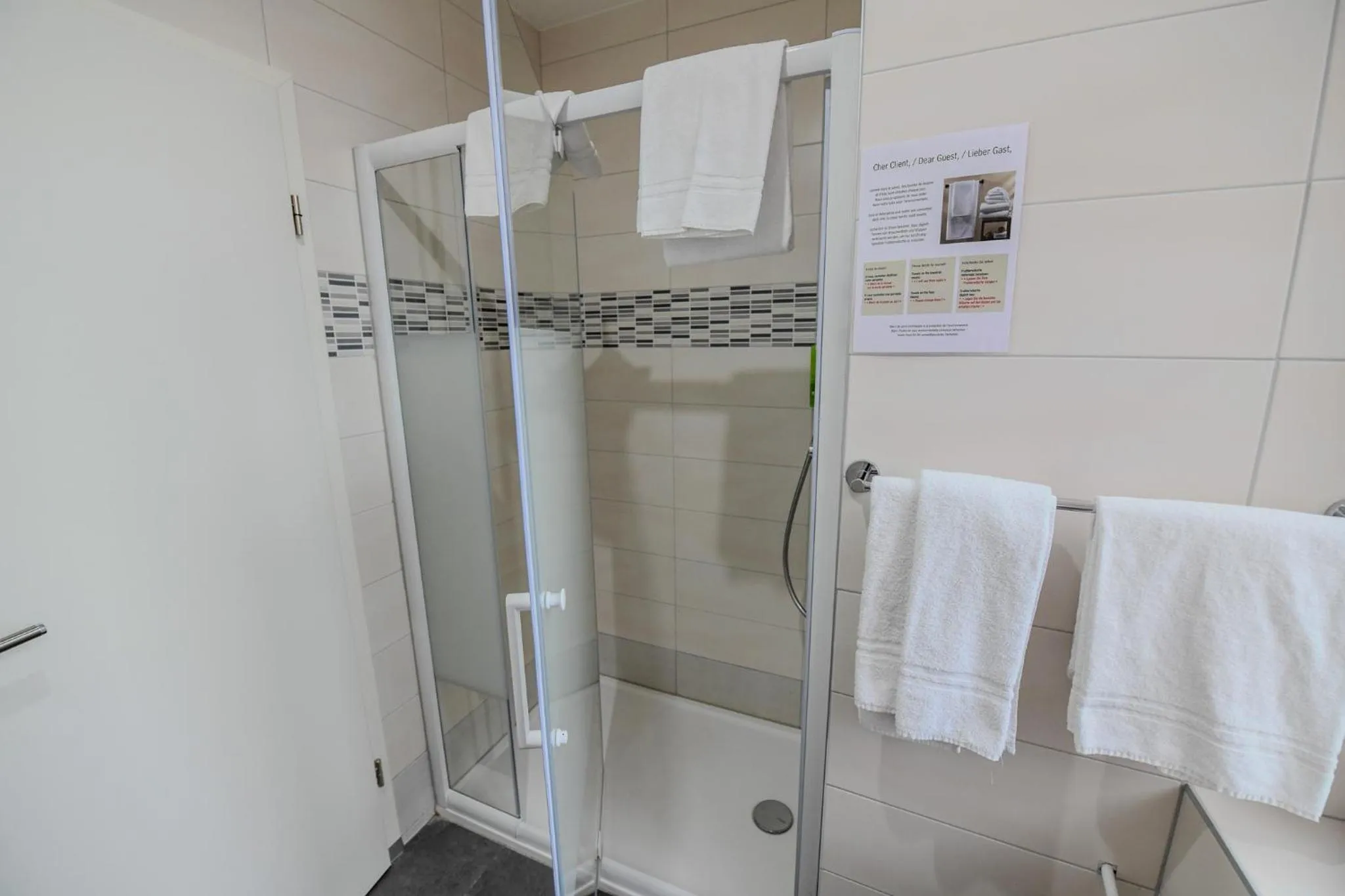 Bathroom in Hotel de France