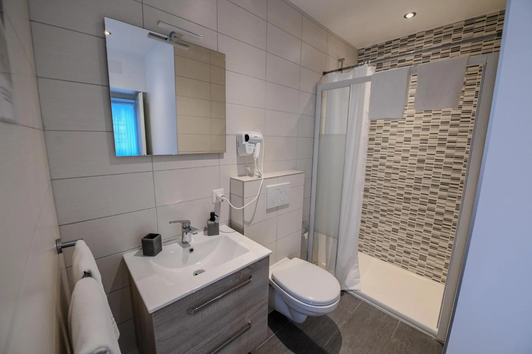 Bathroom in Hotel de France