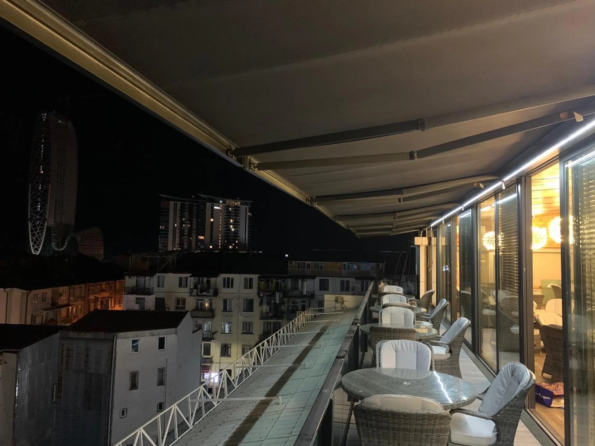 Restaurant/places to eat in Hotel Tsereteli Palace