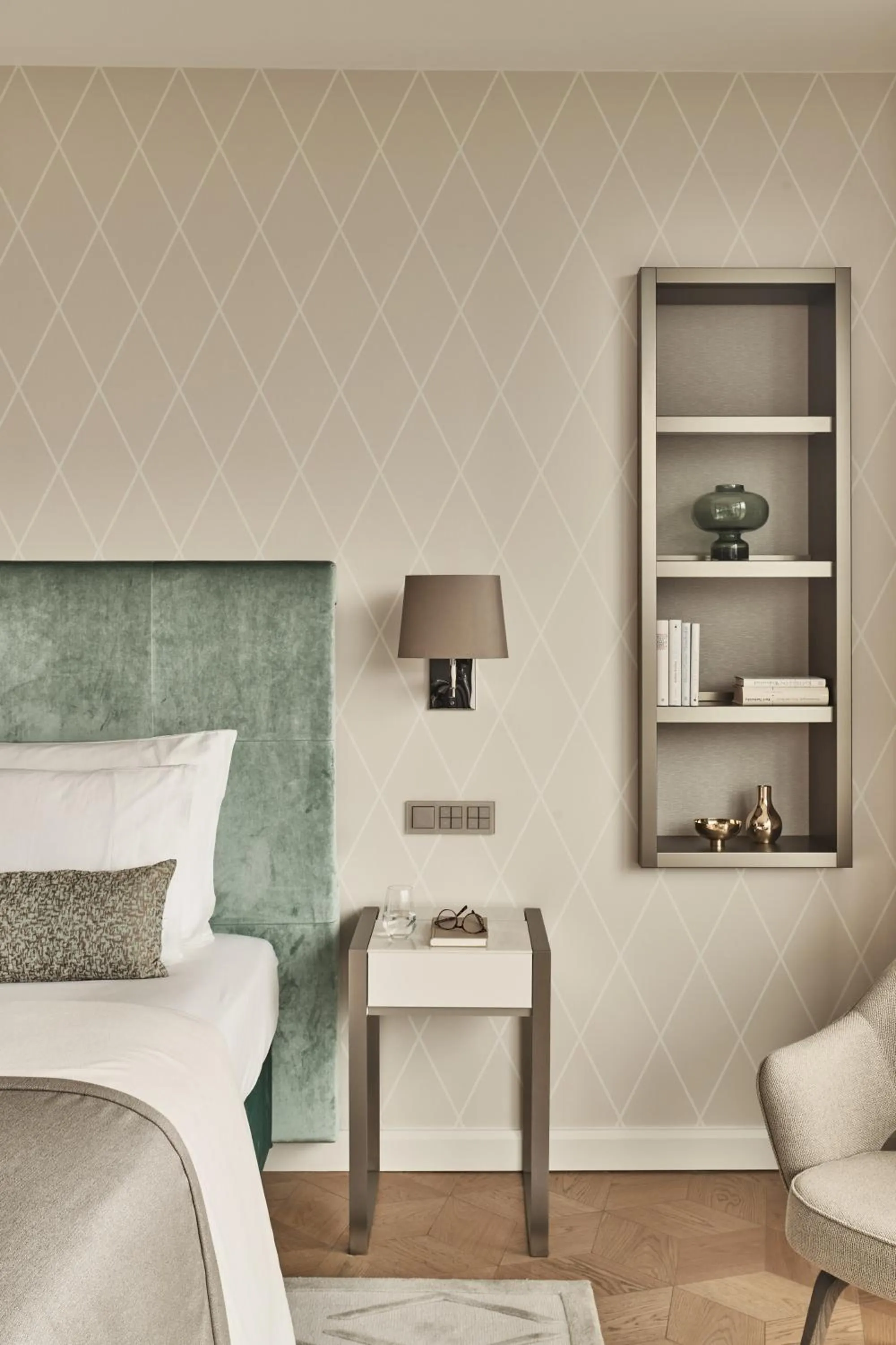 Photo of the whole room, Bed in The Fontenay Hamburg