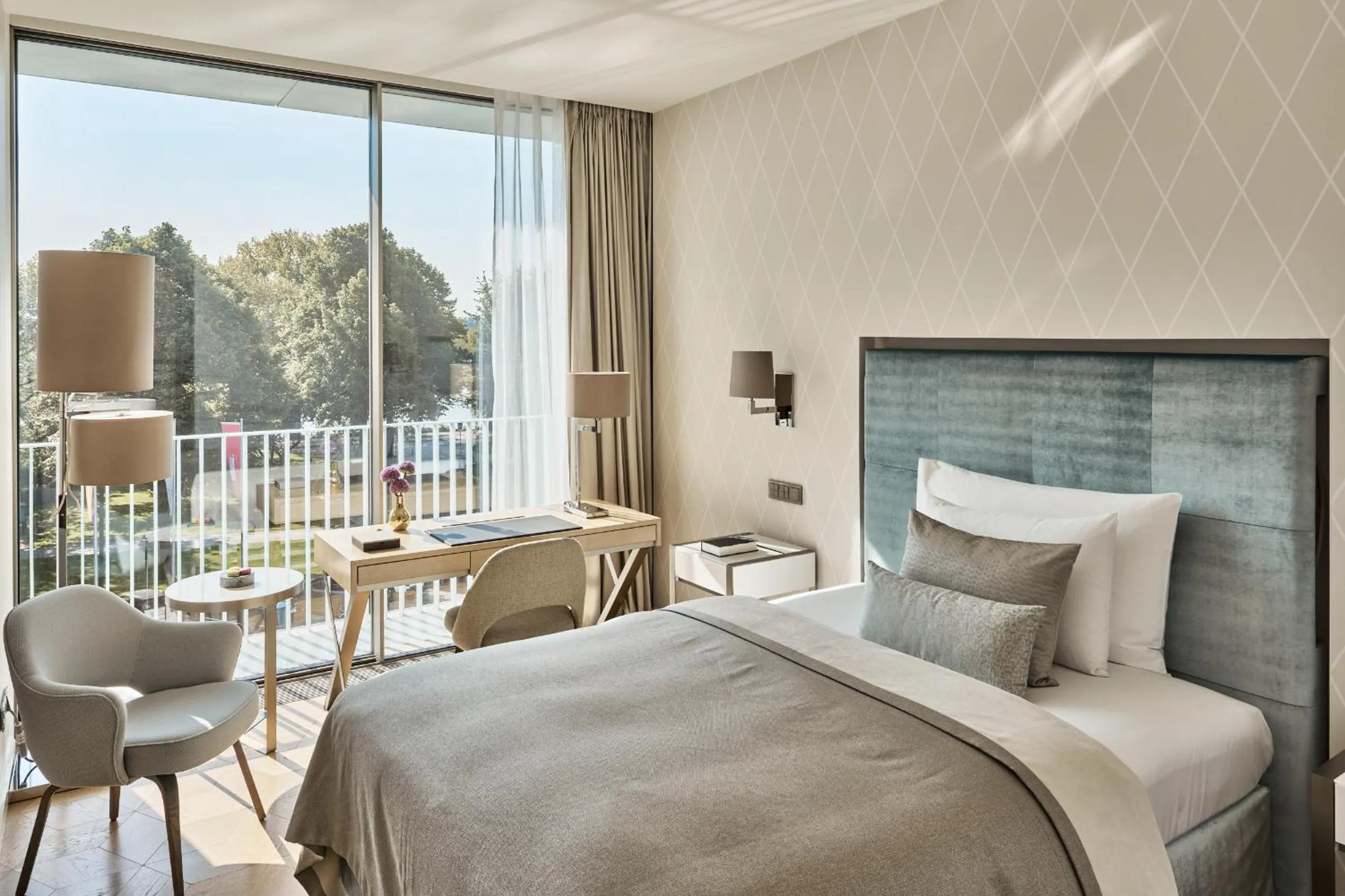 Facility for disabled guests, Bed in The Fontenay Hamburg