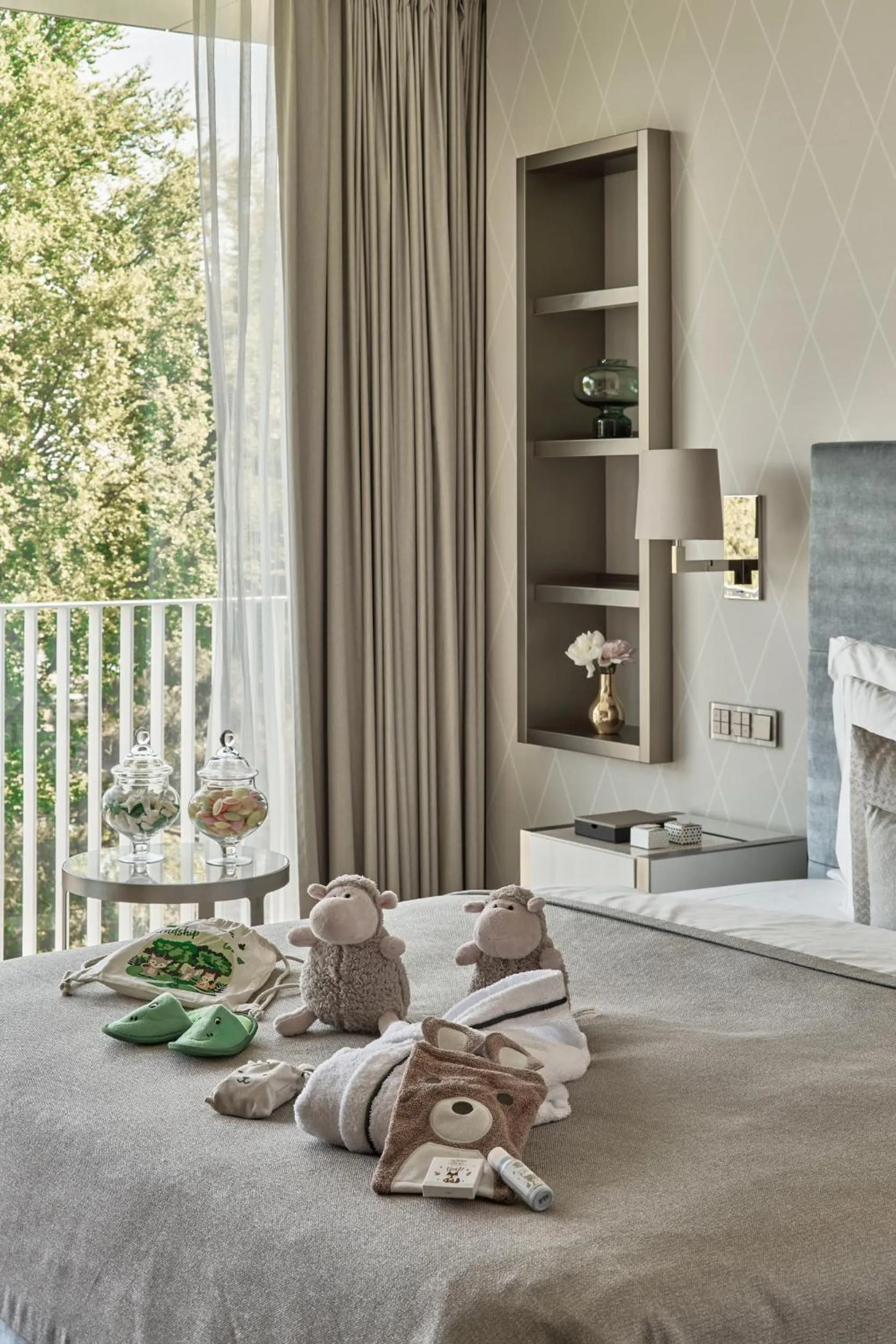 children, Bed in The Fontenay Hamburg