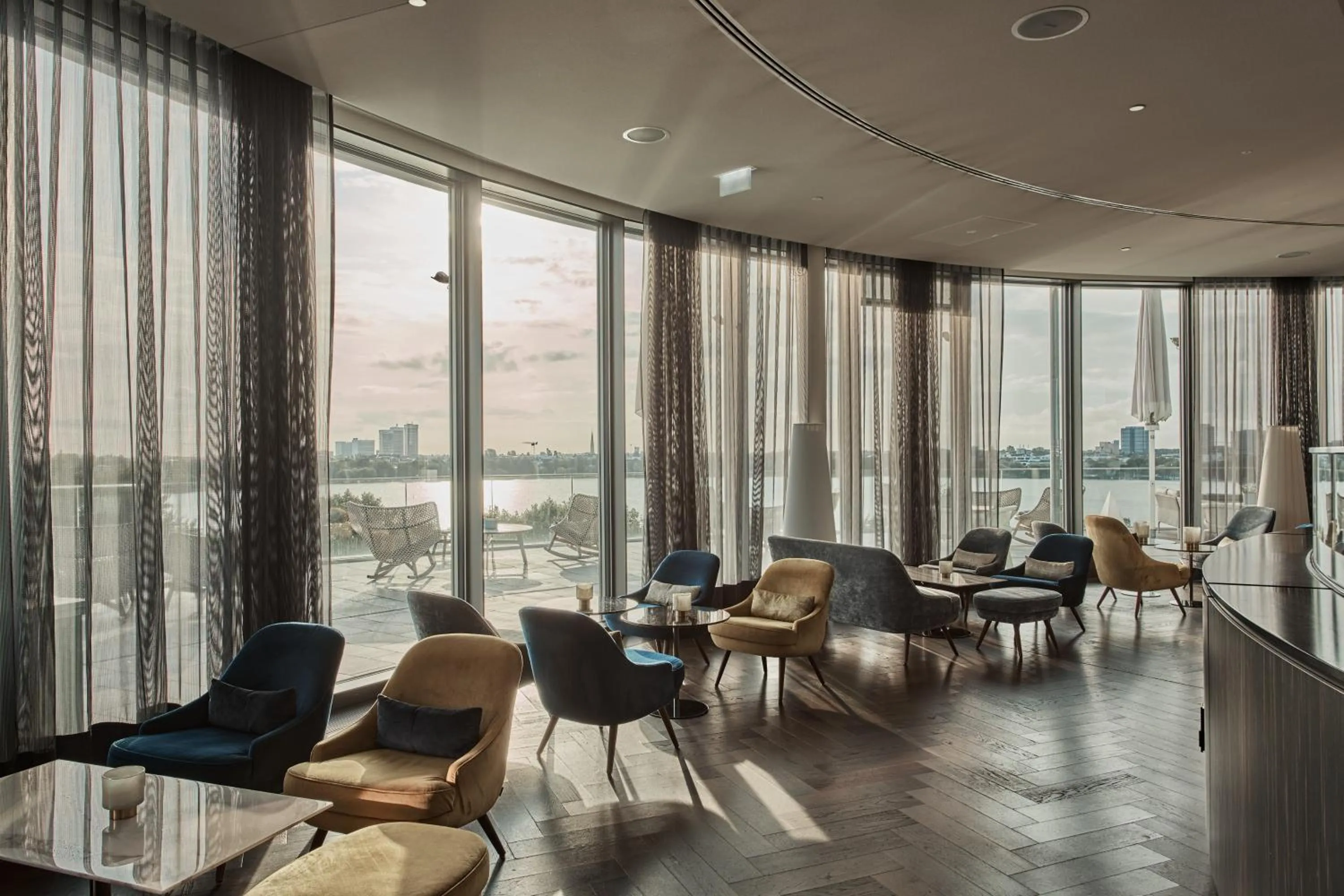 Restaurant/places to eat in The Fontenay Hamburg