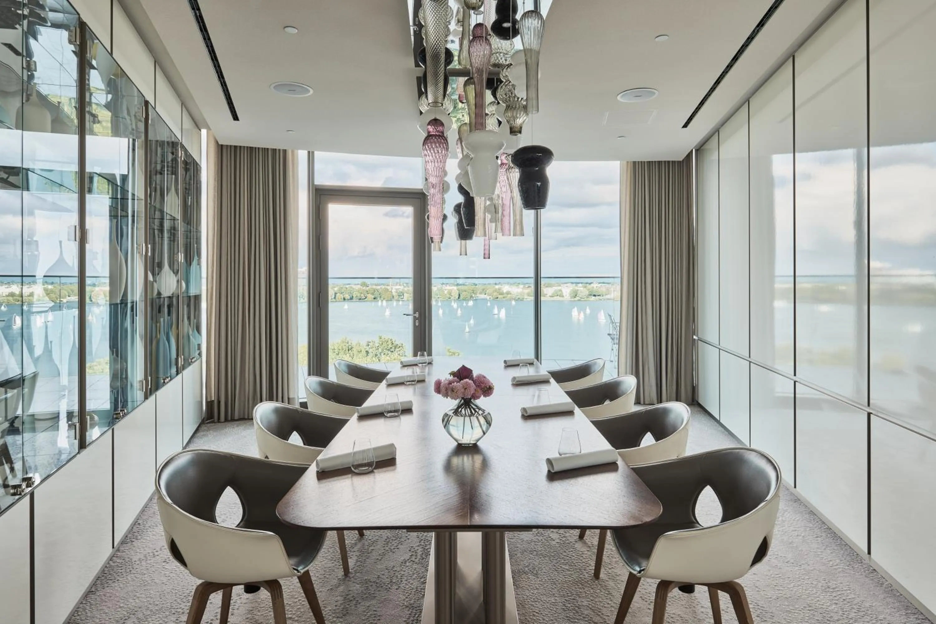 Restaurant/places to eat in The Fontenay Hamburg