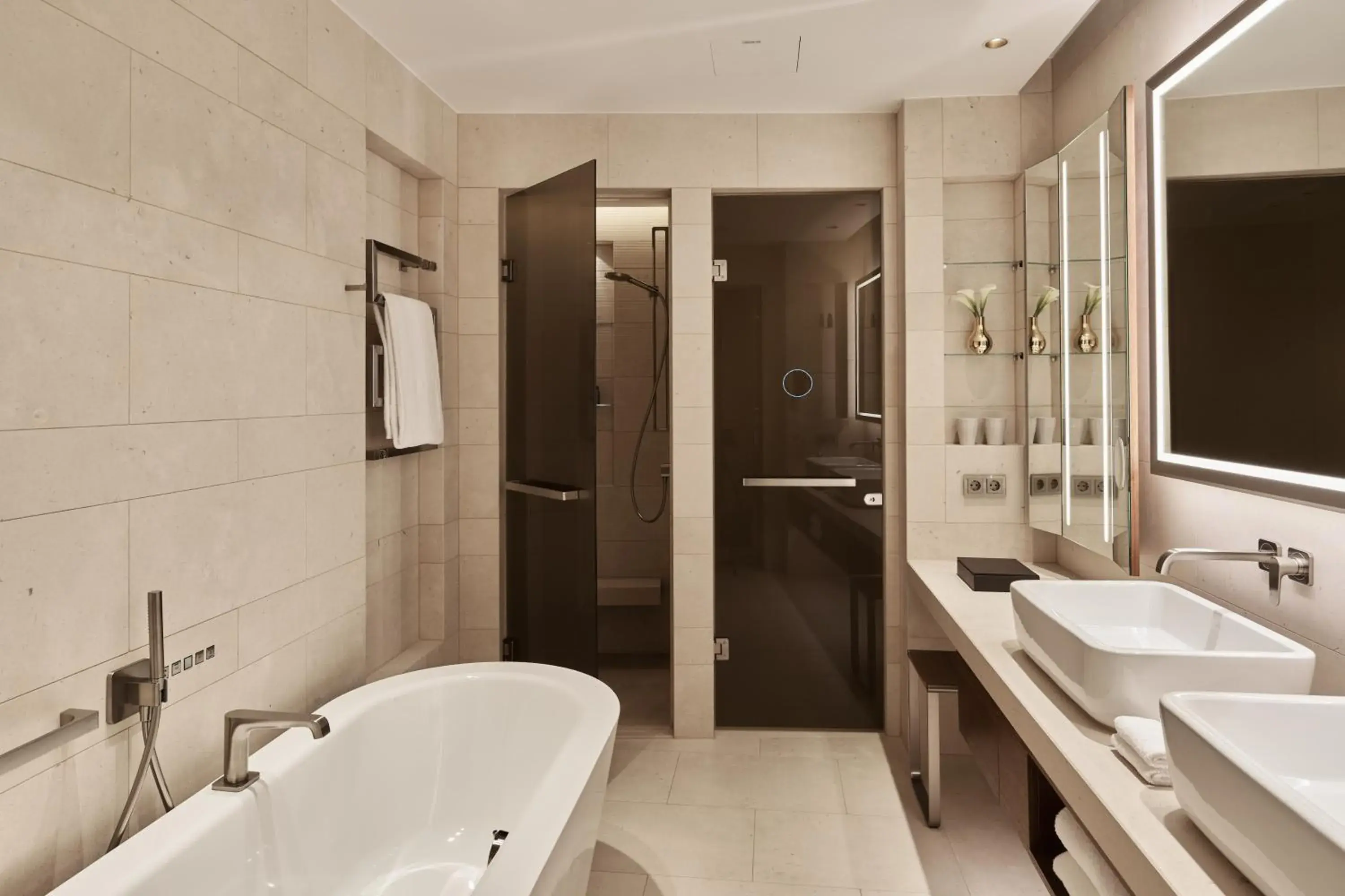 Deluxe Double Room with Balcony in The Fontenay Hamburg Deluxe Double Room with Balcony in The Fontenay Hamburg