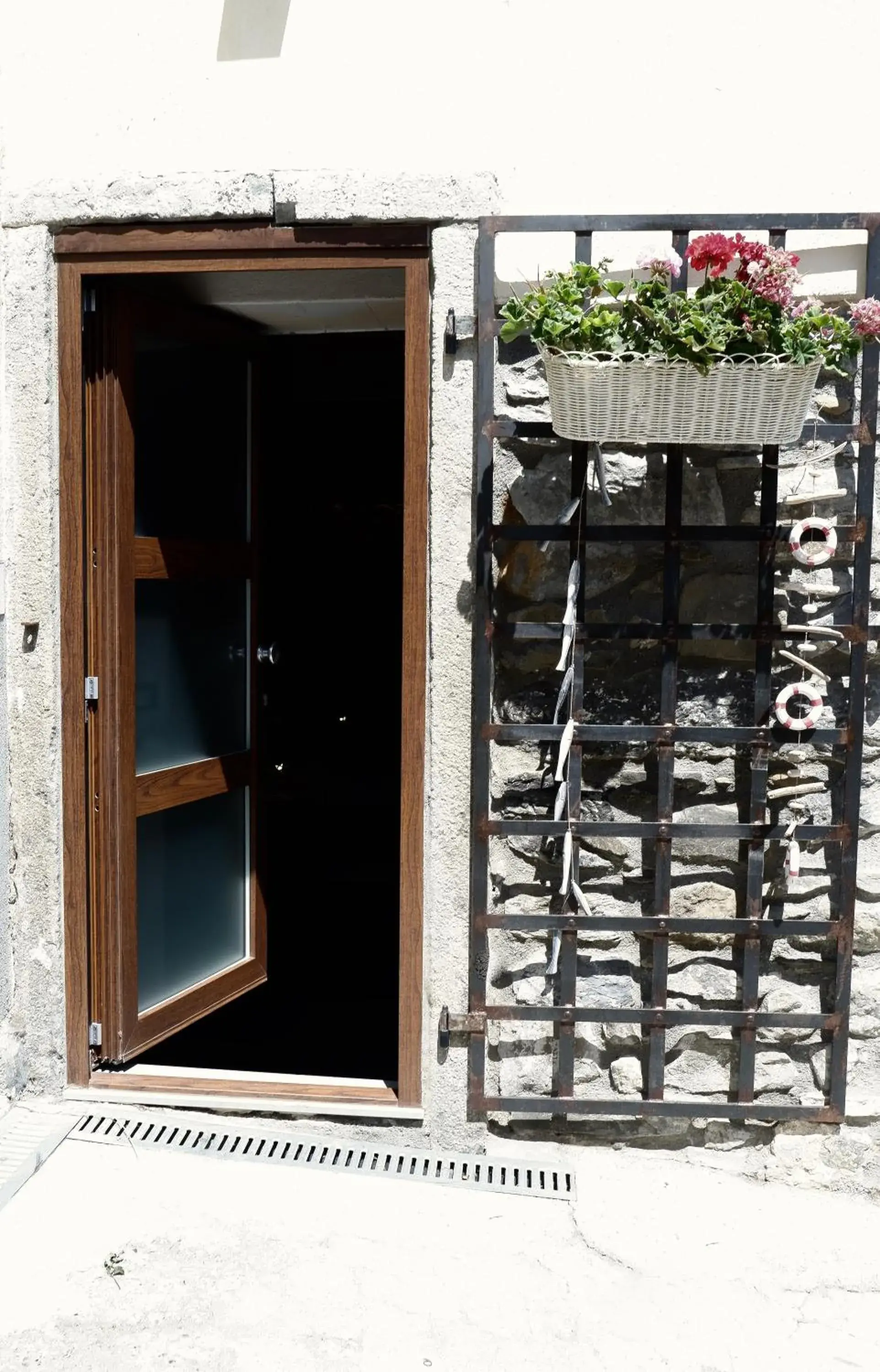 Large Double Room with Private Garden in Madüneta 5 Terre Large Double Room with Private Garden in Madüneta 5 Terre