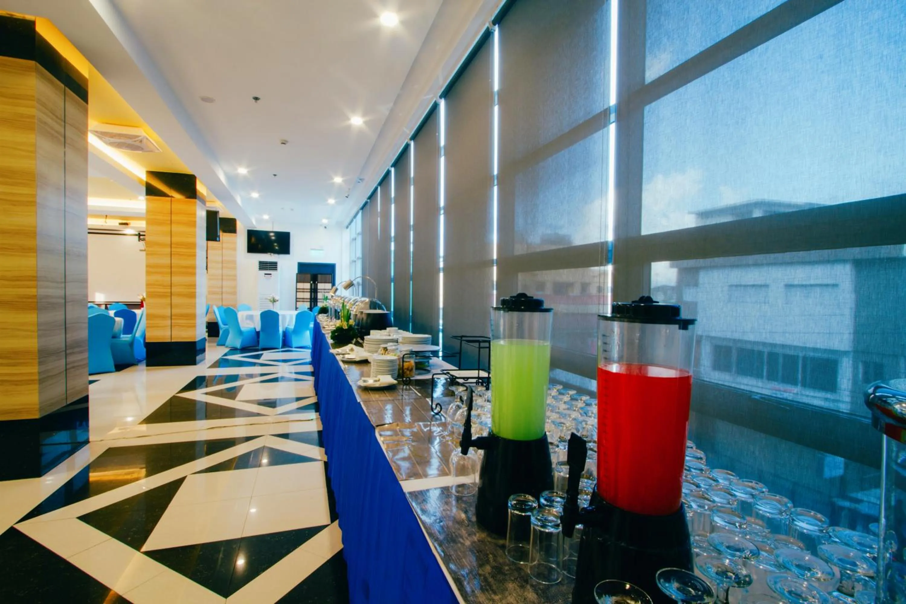 Restaurant/places to eat in Facade Hotel