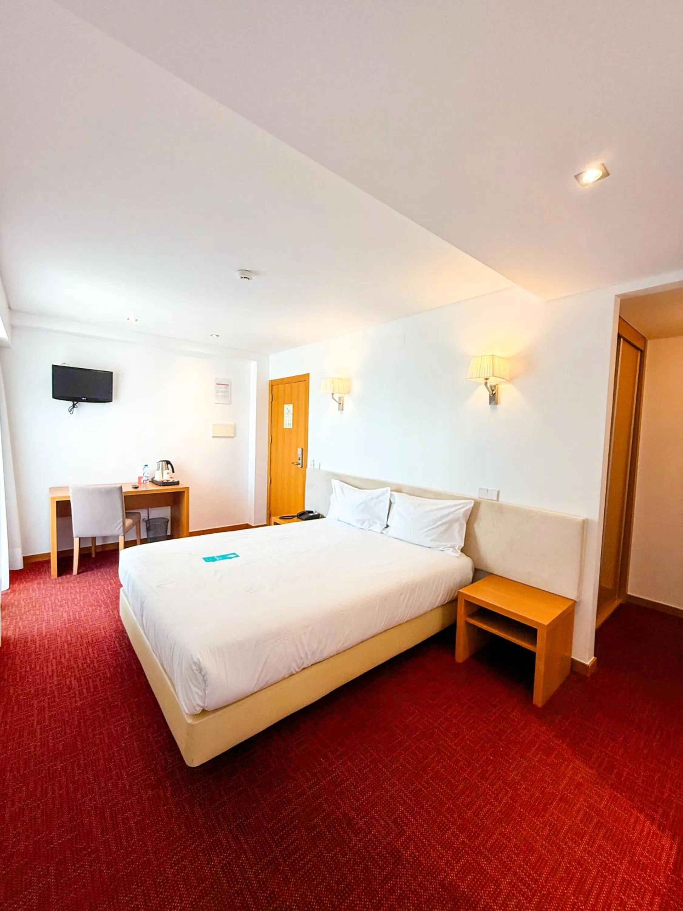 Bedroom, Bed in Stay Hotel Leiria Centro