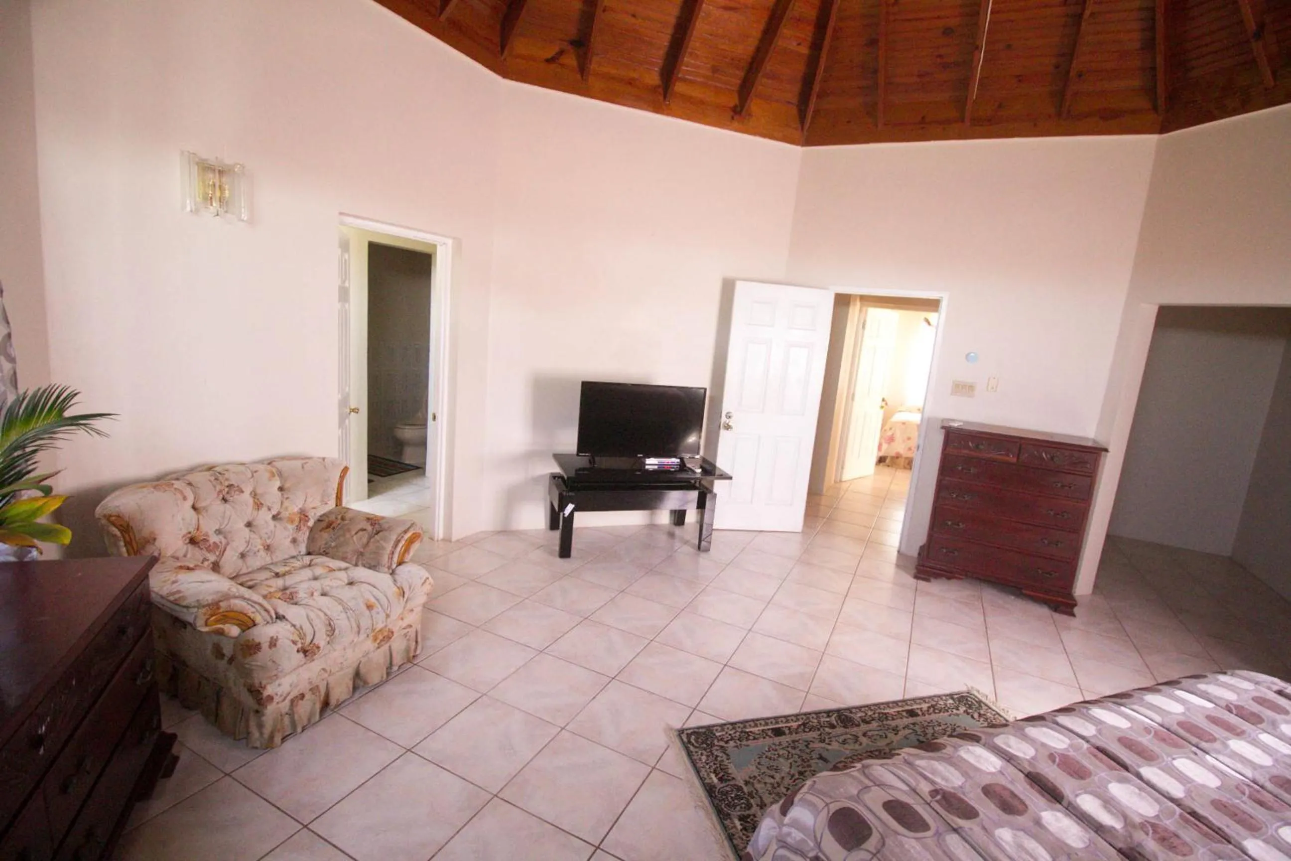 Living room, Bed in Sea View Chateau