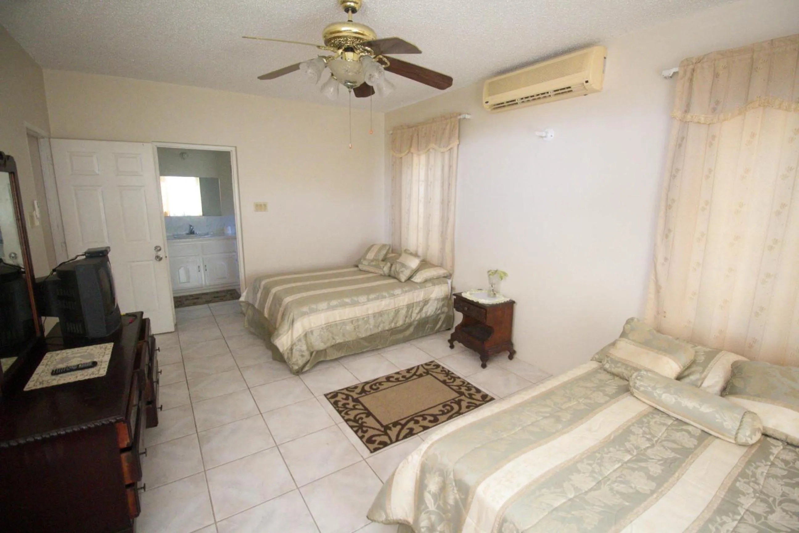 Bed in Sea View Chateau