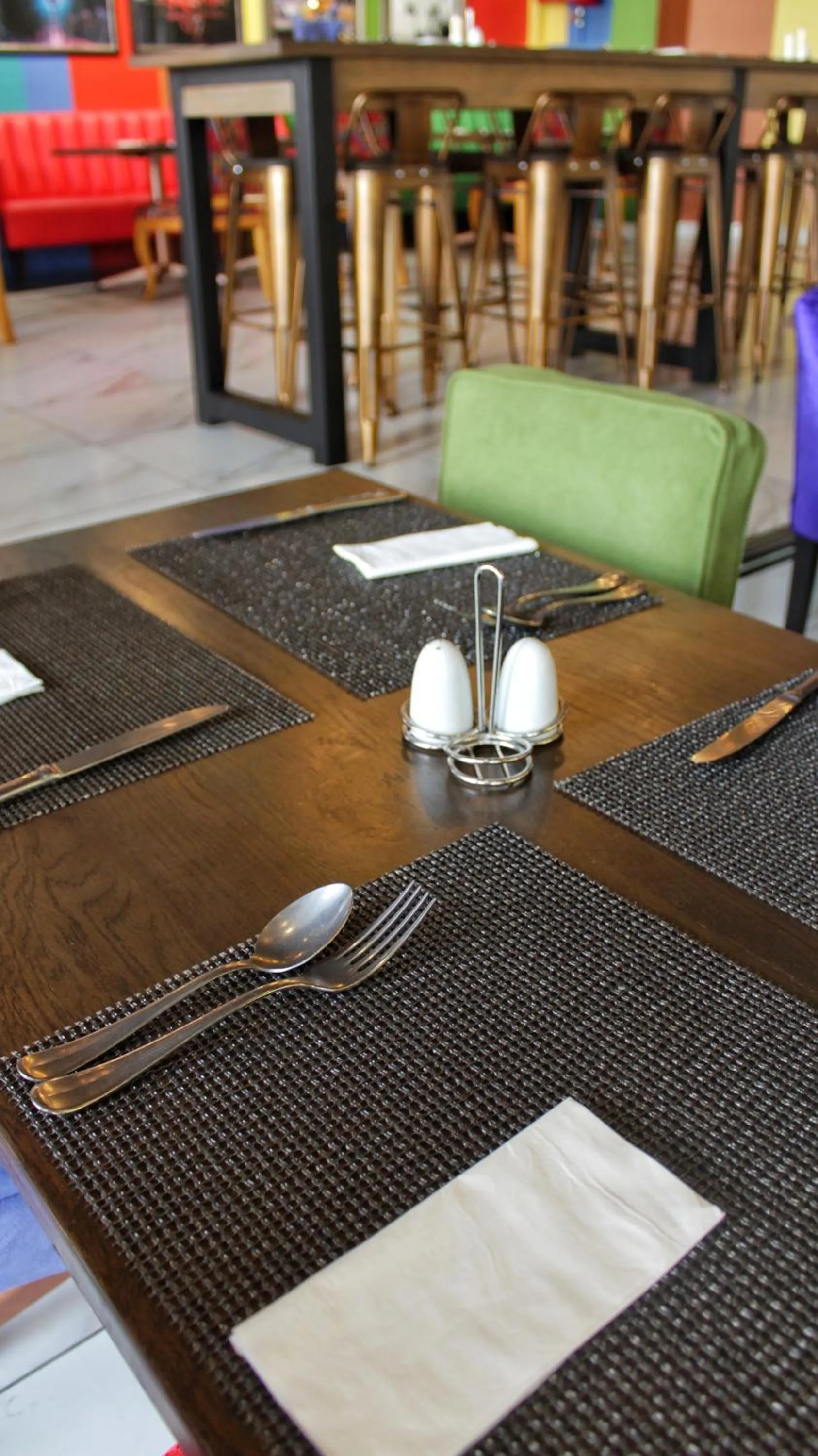 Restaurant/places to eat in Reef Hotel