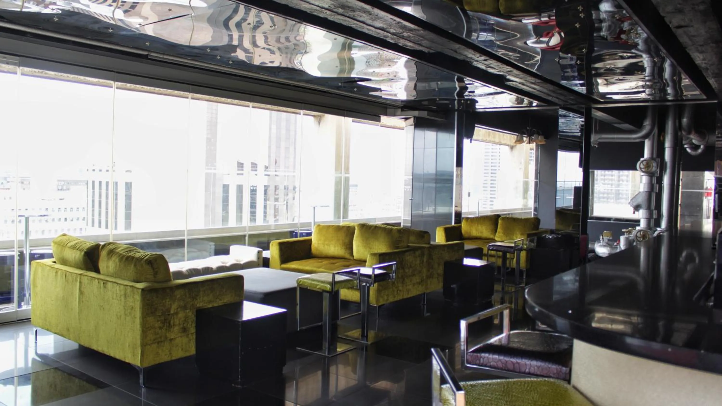 Lounge or bar in Reef Hotel