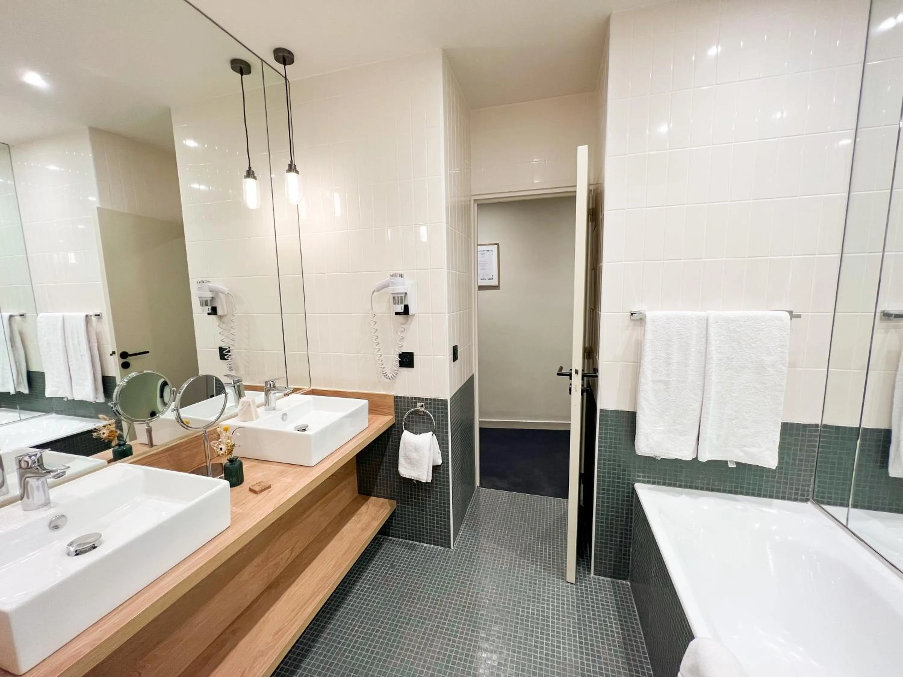 Shower in Globe Et Cecil