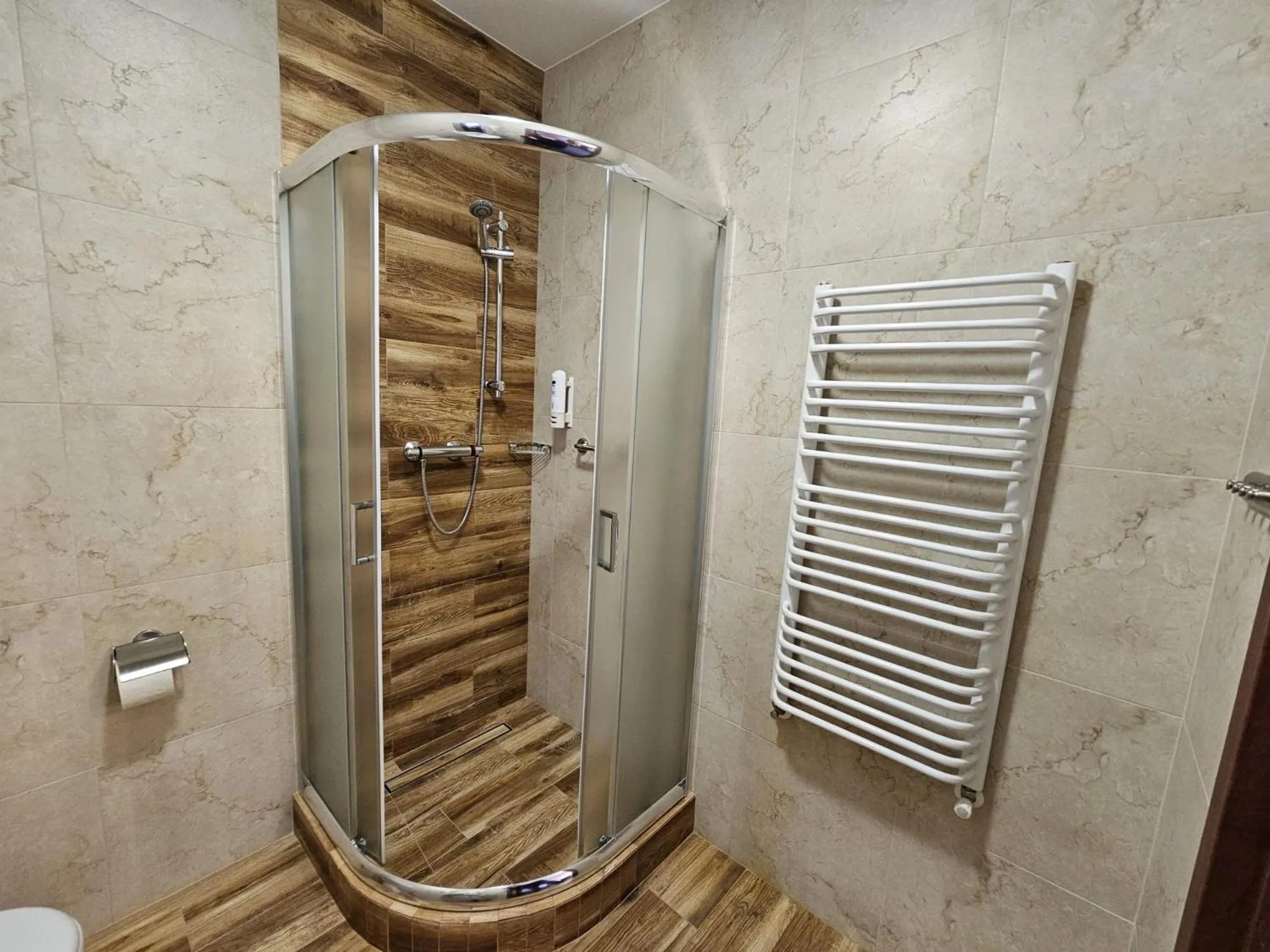 Shower in Hotel Imperial