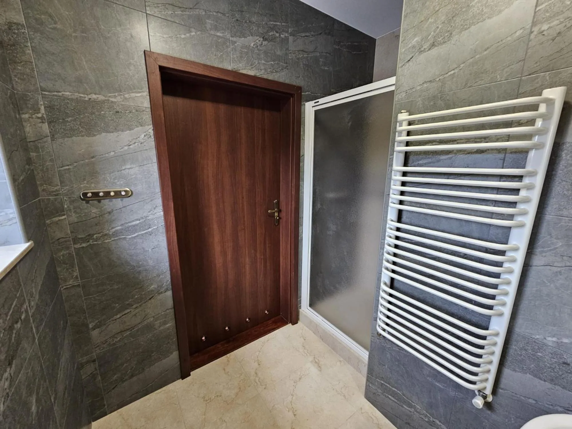 Shower in Hotel Imperial