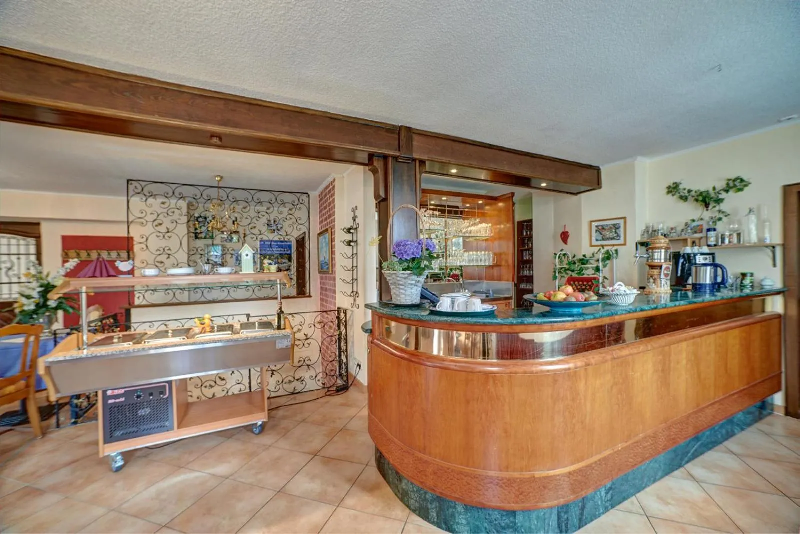 Food and drinks in Hotel Maximilian