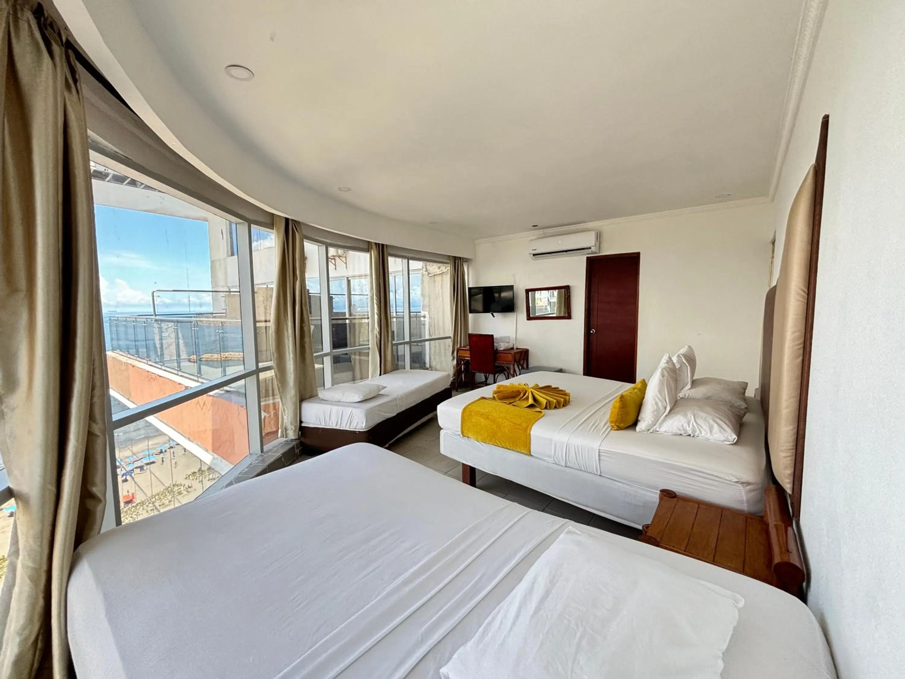 Photo of the whole room, Bed in Hotel Costa del Sol