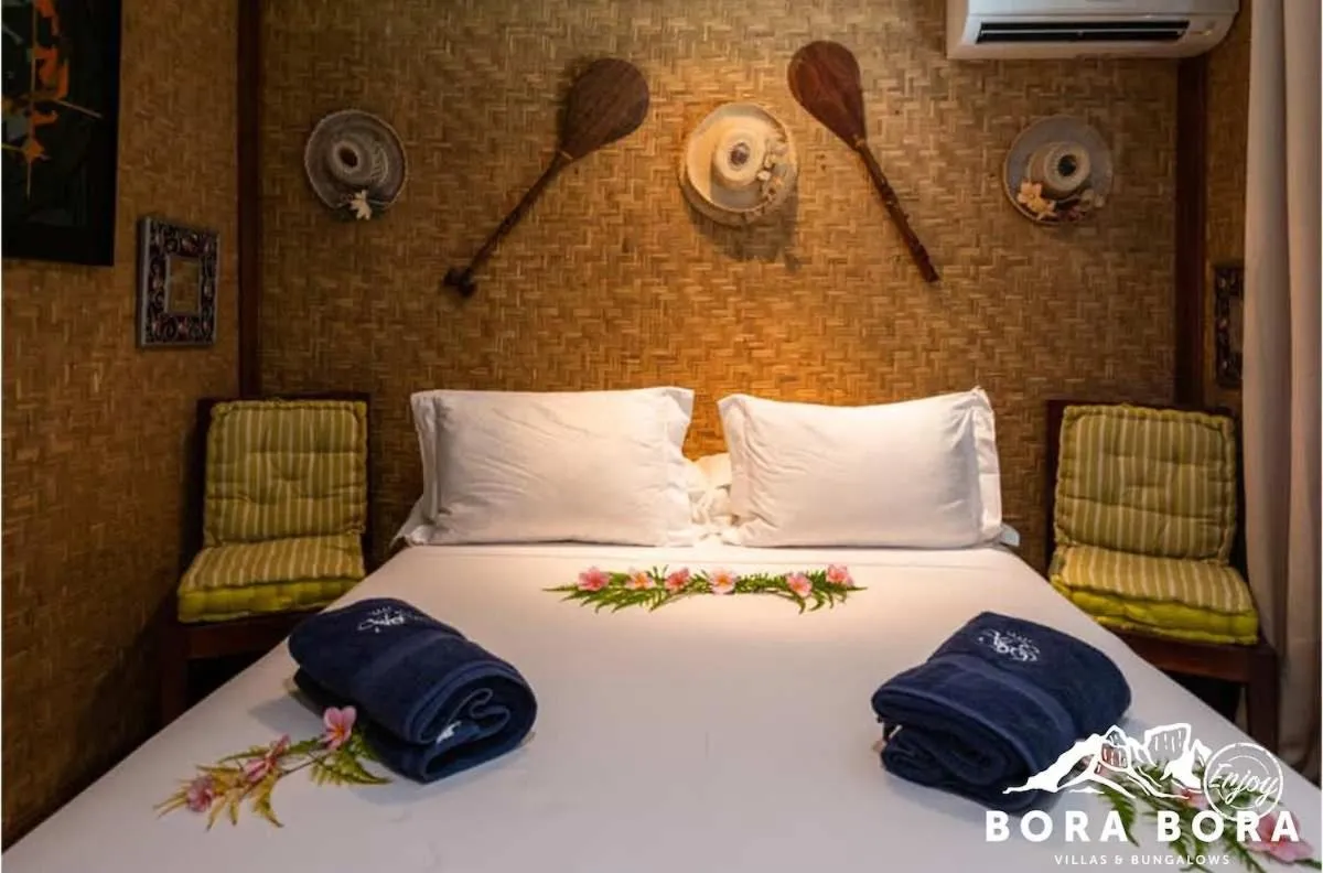 Bed in Villa Bora Bora - on Matira