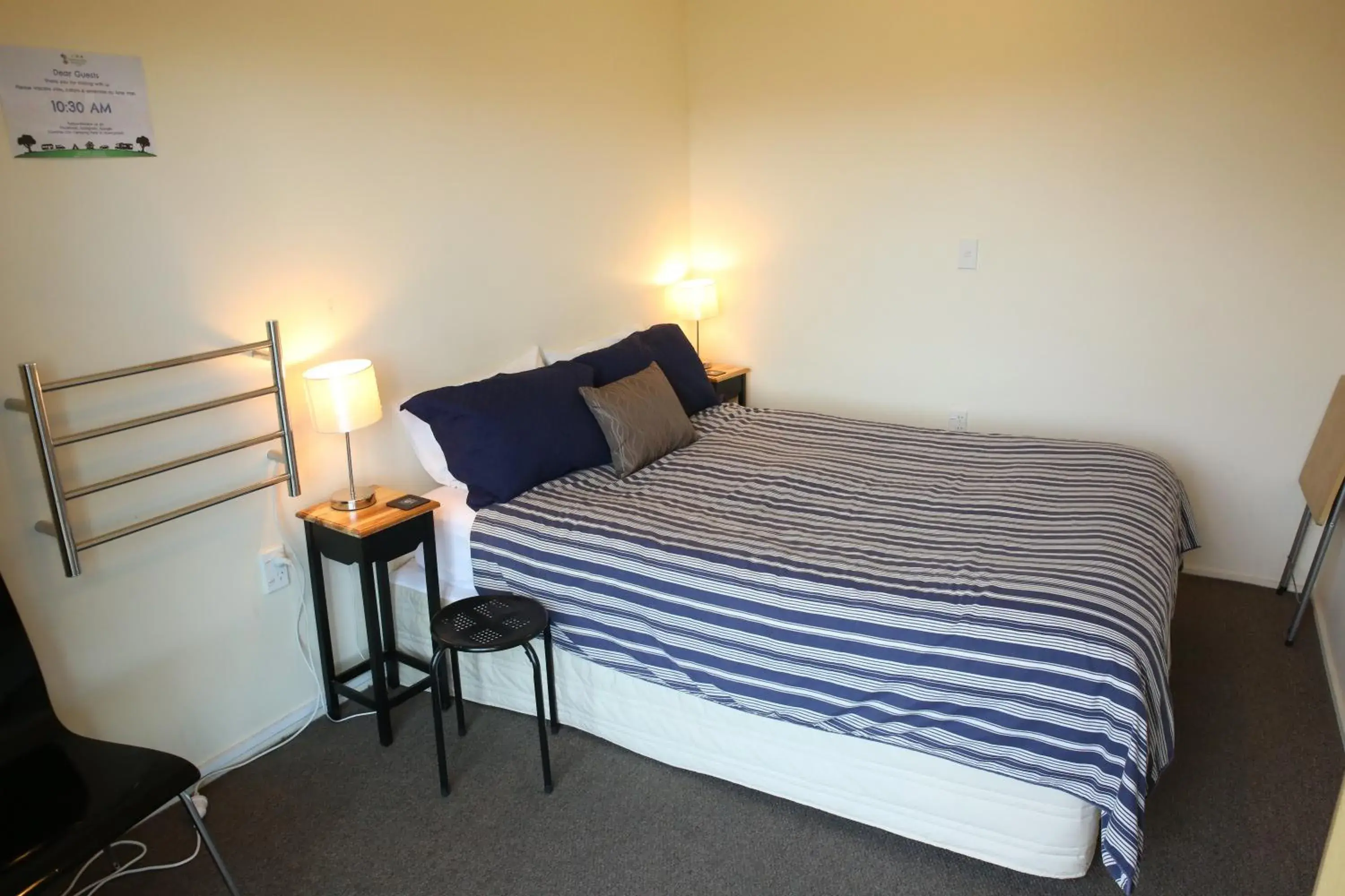 Queen Room with Shared Bathroom - single occupancy in Central City Camping Park Queen Room with Shared Bathroom - single occupancy in Central City Camping Park