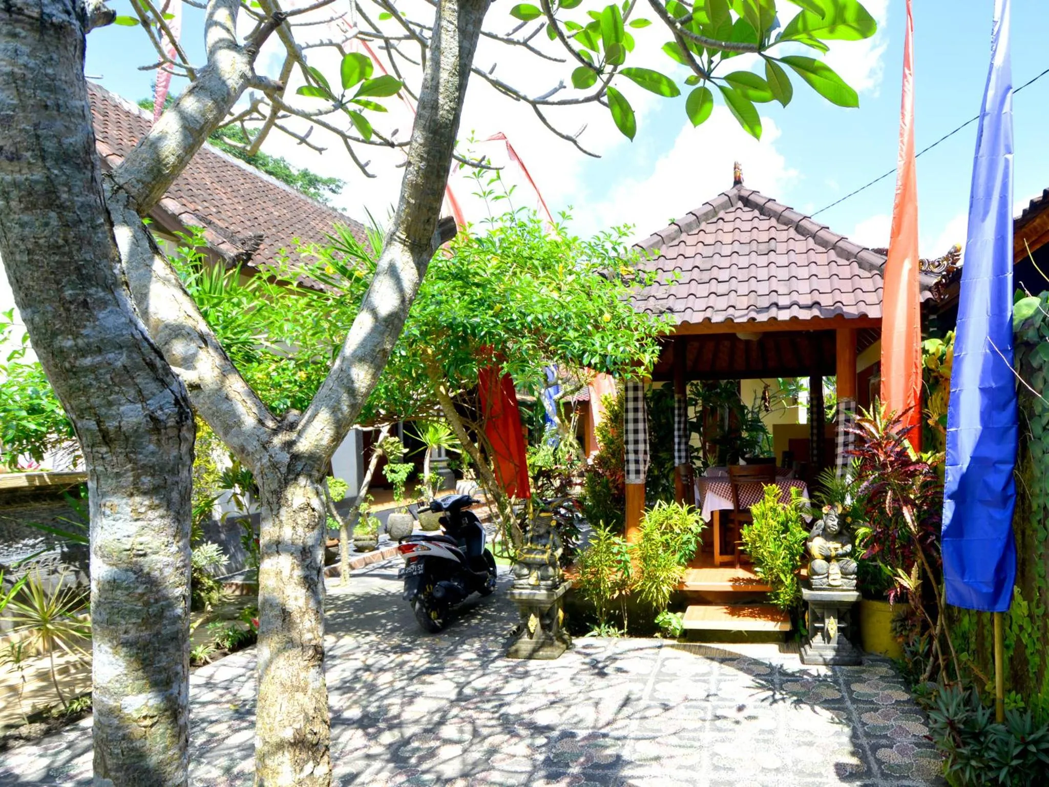 Restaurant/places to eat in Sweet Homestay